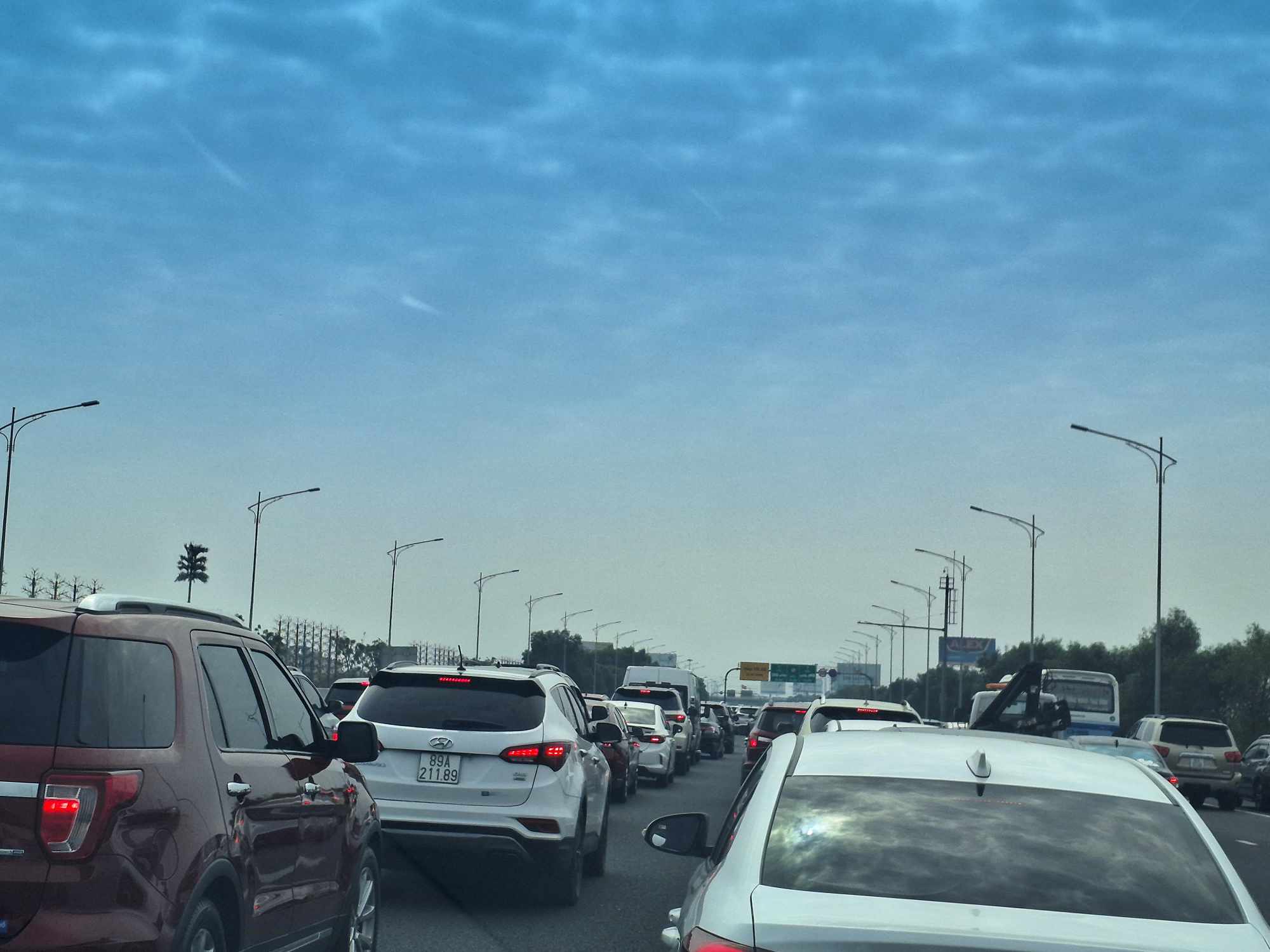 115 người thương vong do tai nạn giao thông trong ngày mùng 2 Tết- Ảnh 2. 115 người thương vong do tai nạn giao thông trong ngày mùng 2 Tết- Ảnh 2.