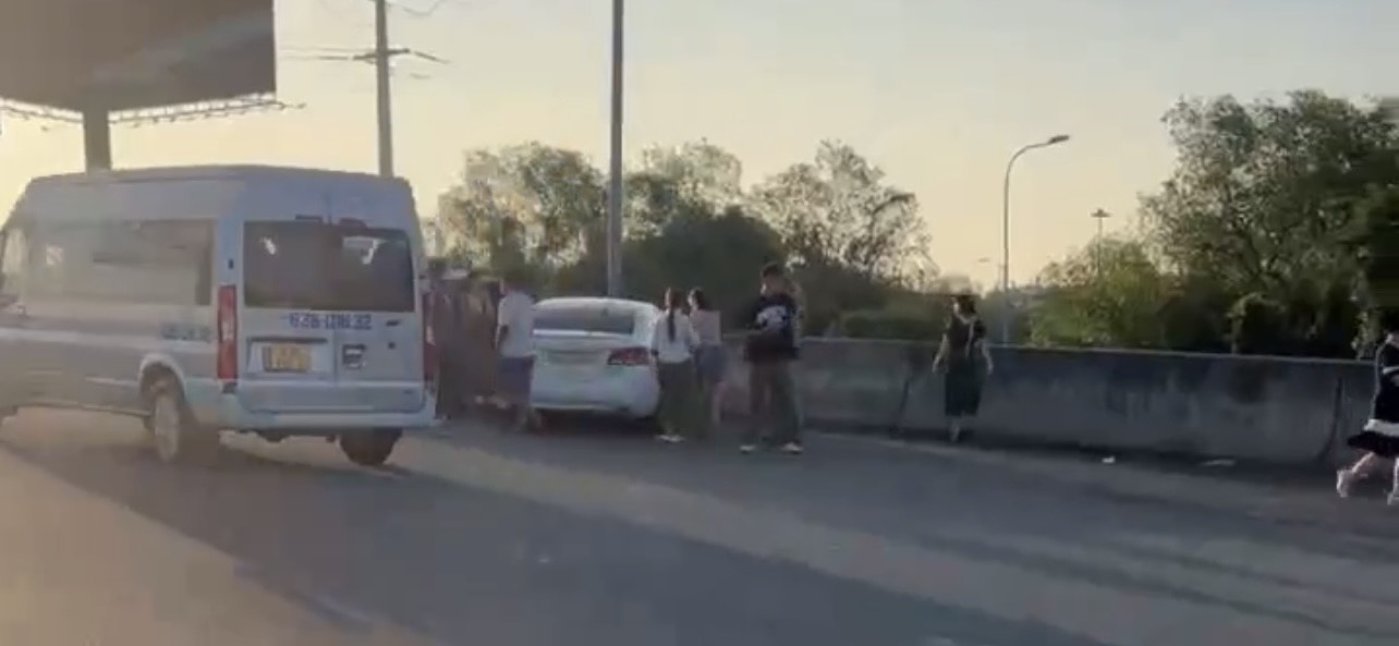 Va chạm liên hoàn, xe xếp hàng dài trên cao tốc TP HCM - Long Thành - Dầu Giây- Ảnh 2.