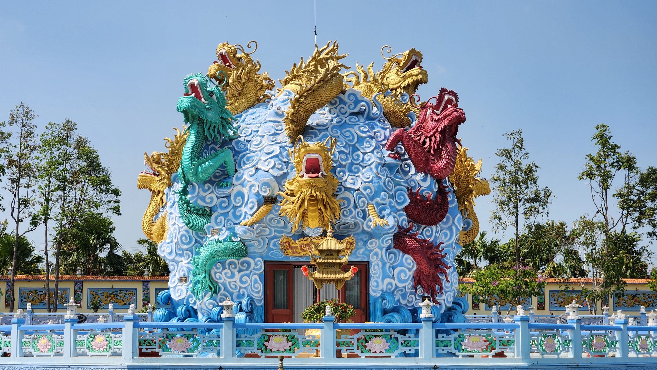 Ngôi chùa có “9 con rồng uốn lượn trên mặt nước” ở Châu Đốc - Ảnh 7.
