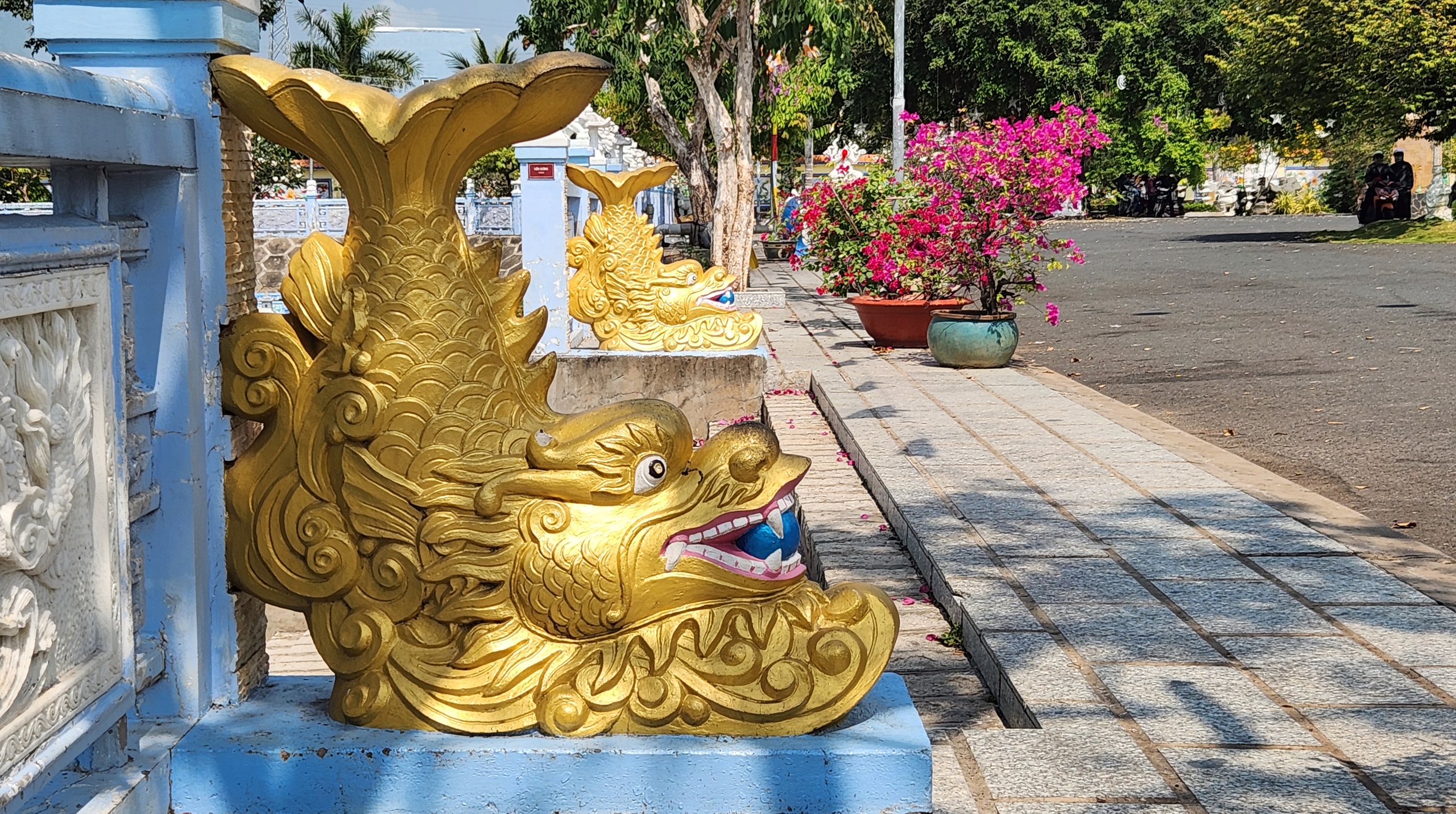 Ngôi chùa có “9 con rồng uốn lượn trên mặt nước” ở Châu Đốc - Ảnh 11.