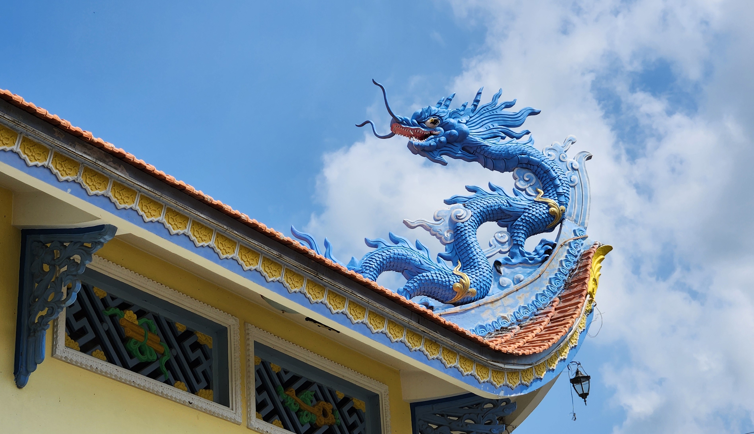 Ngôi chùa có “9 con rồng uốn lượn trên mặt nước” ở Châu Đốc - Ảnh 5.