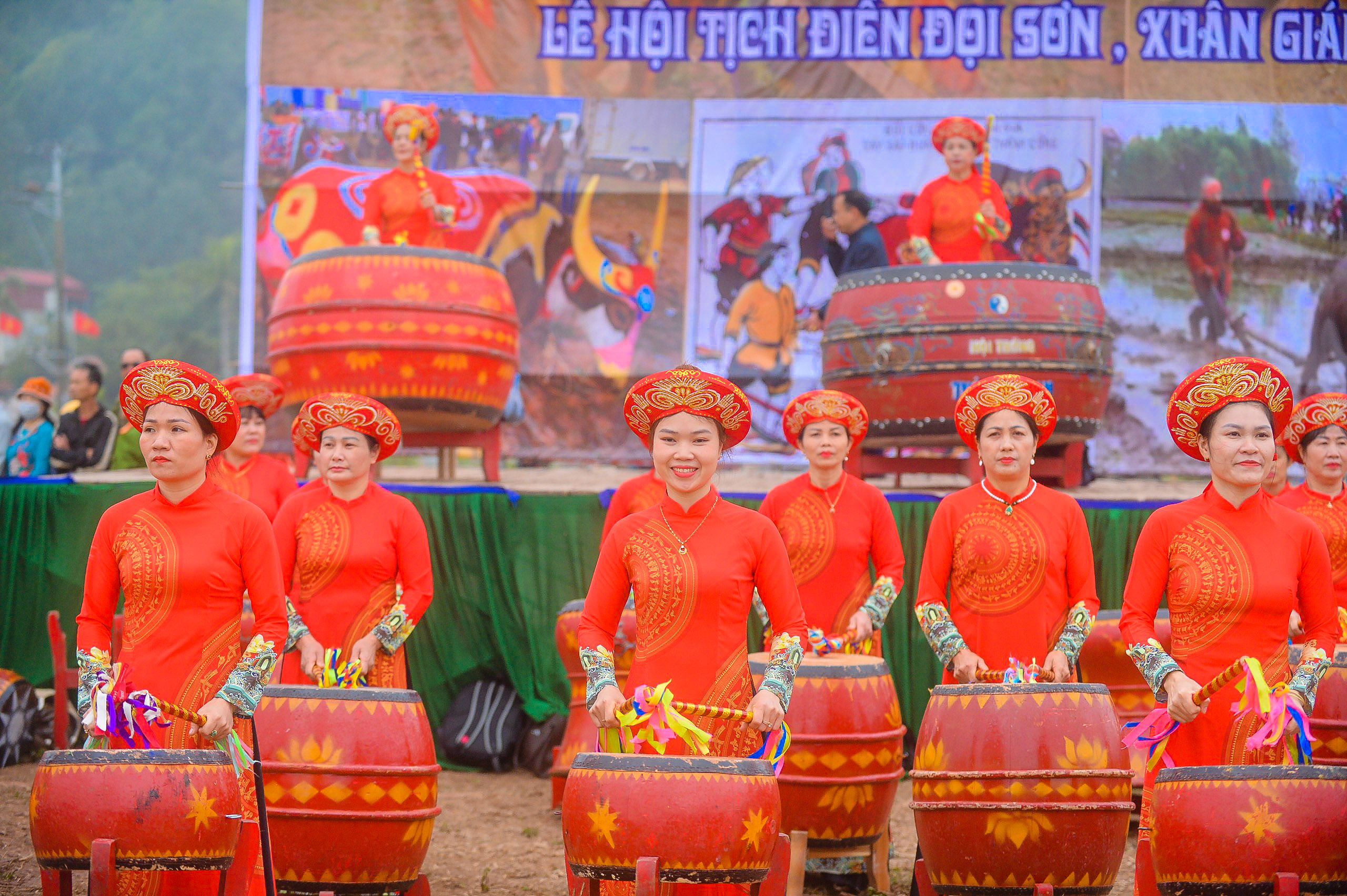 Người dân hân hoan ngày khai hội Tịch Điền Đọi Sơn Xuân Giáp Thìn- Ảnh 3.