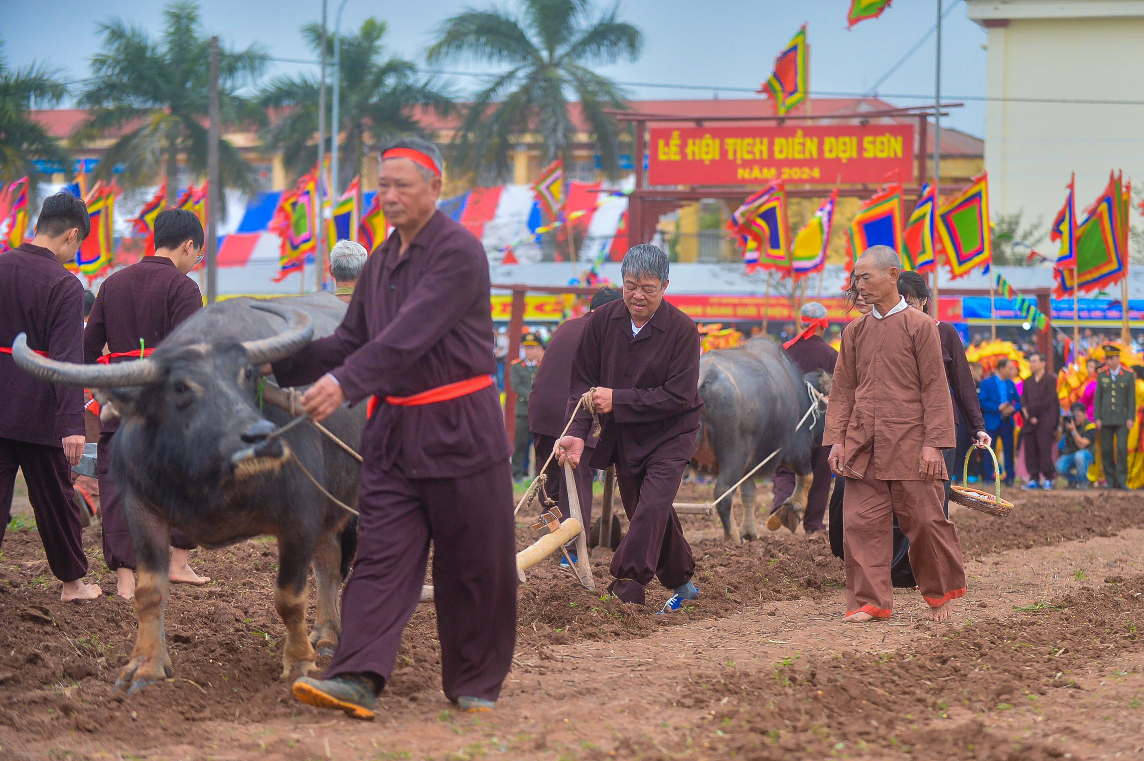 Người dân hân hoan ngày khai hội Tịch Điền Đọi Sơn Xuân Giáp Thìn- Ảnh 9.