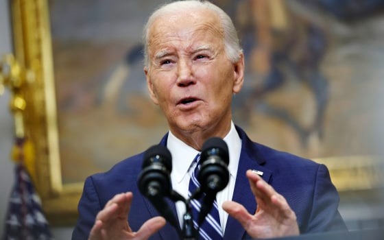 Tổng thống Biden lên tiếng sau &quot;cảnh báo bất thường&quot; về vũ khí Nga