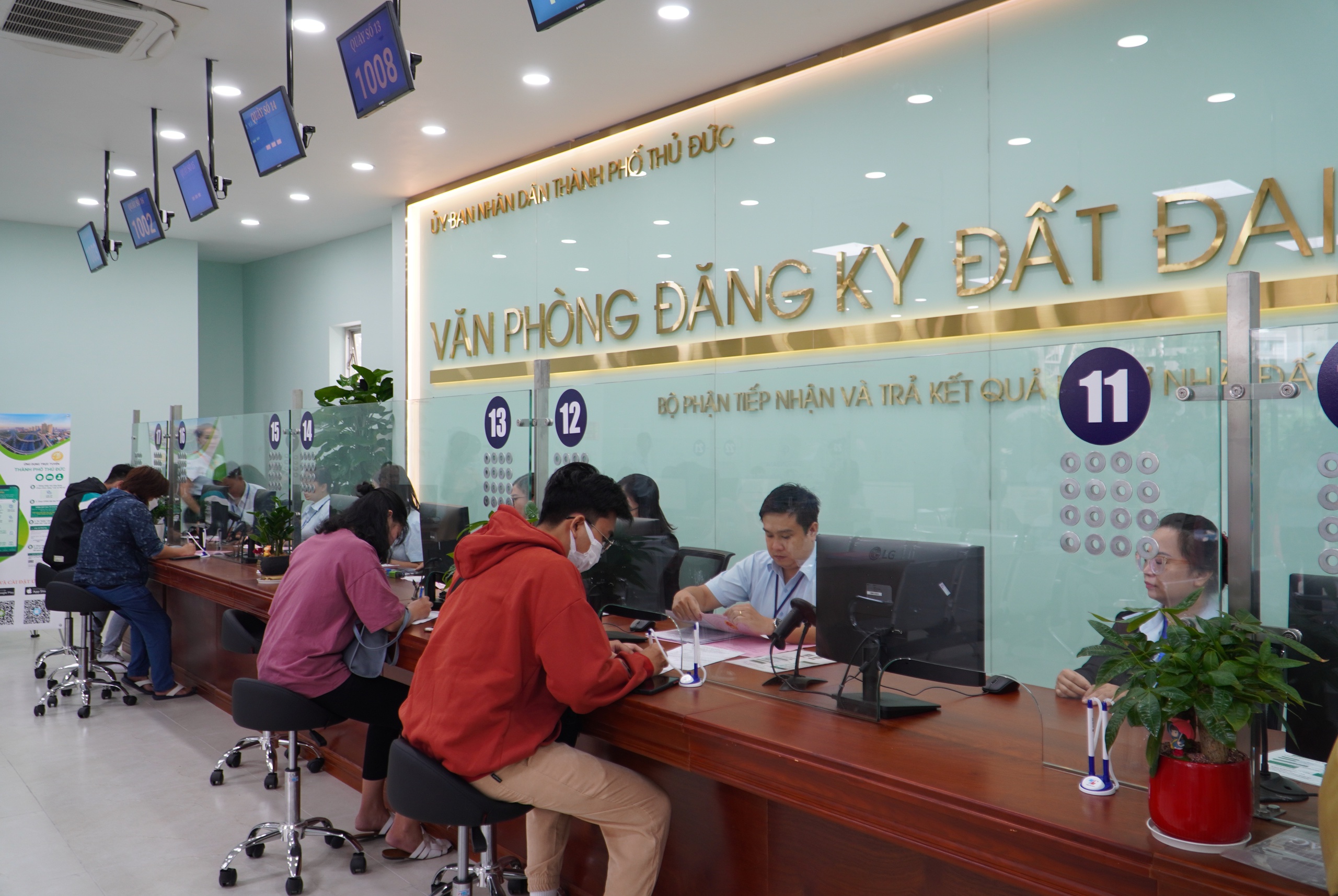 TP HCM: Đề xuất chính quyền cấp xã được thu hồi đất, cấp sổ hồng- Ảnh 1. TP HCM: Đề xuất chính quyền cấp xã được thu hồi đất, cấp sổ hồng- Ảnh 1.