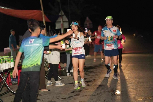 Hơn 800 vận động viên Giải Marathon "Ky Son Win Vietnam Moutain 2024"- Ảnh 1.