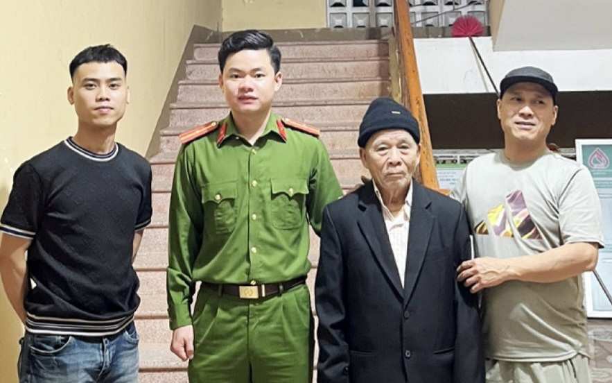 Cụ ông 94 tuổi, đạp xe dừng trước trụ sở công an nhưng không biết mình đến đây làm gì!- Ảnh 2.
