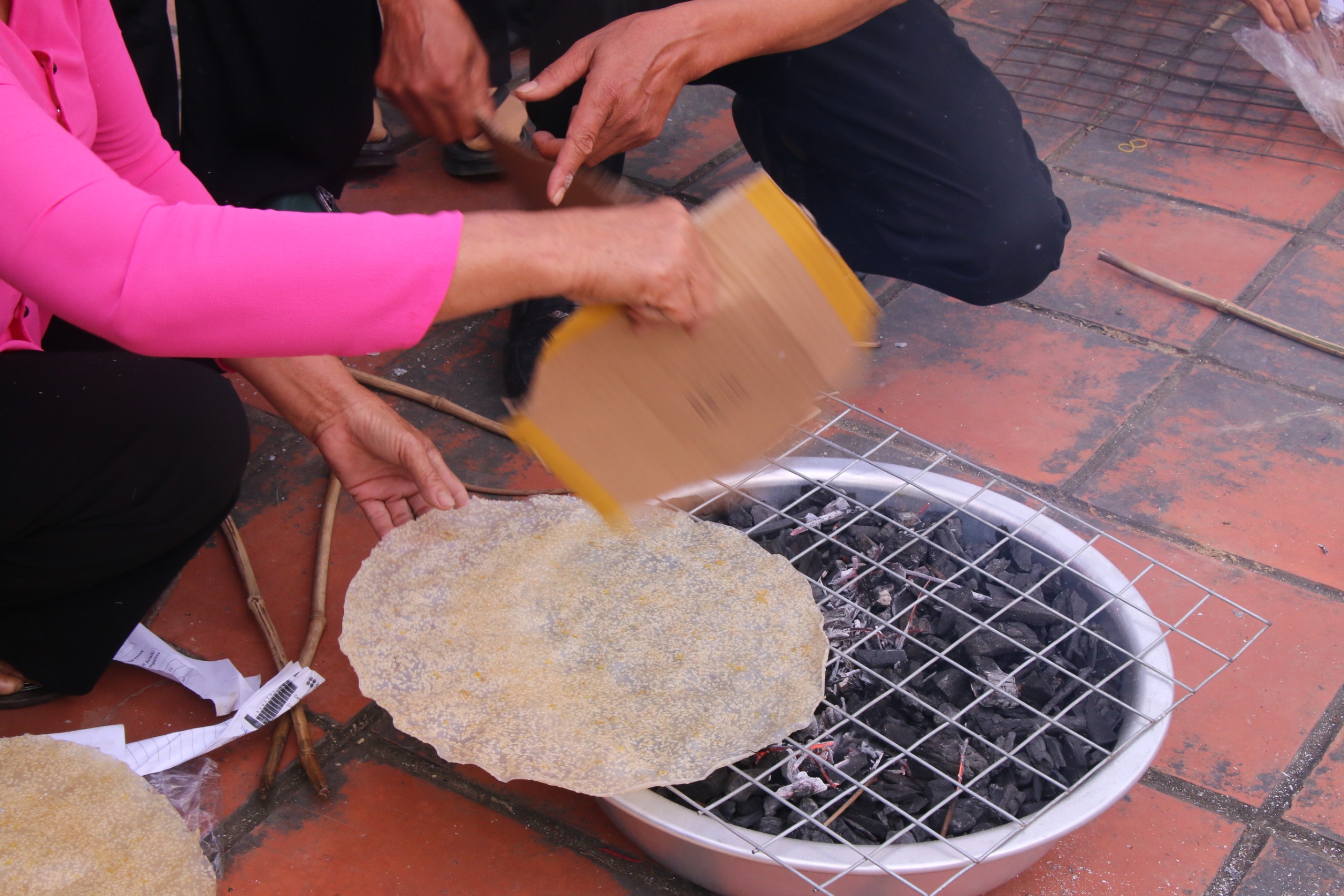 Xem “nghệ nhân” tráng mỳ Quảng tại làng cổ 500 tuổi- Ảnh 10.