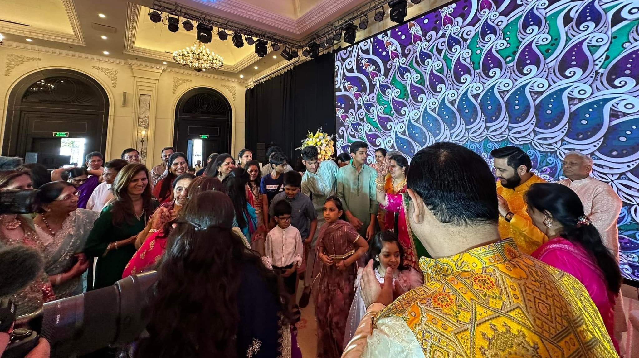 Impressive 3-day 3-night wedding ceremony of Indian billionaire in the middle of Ha Long Bay - Photo 4. Ấn tượng lễ cưới 3 ngày 3 đêm của tỉ phú Ấn Độ giữa vịnh Hạ Long- Ảnh 4.