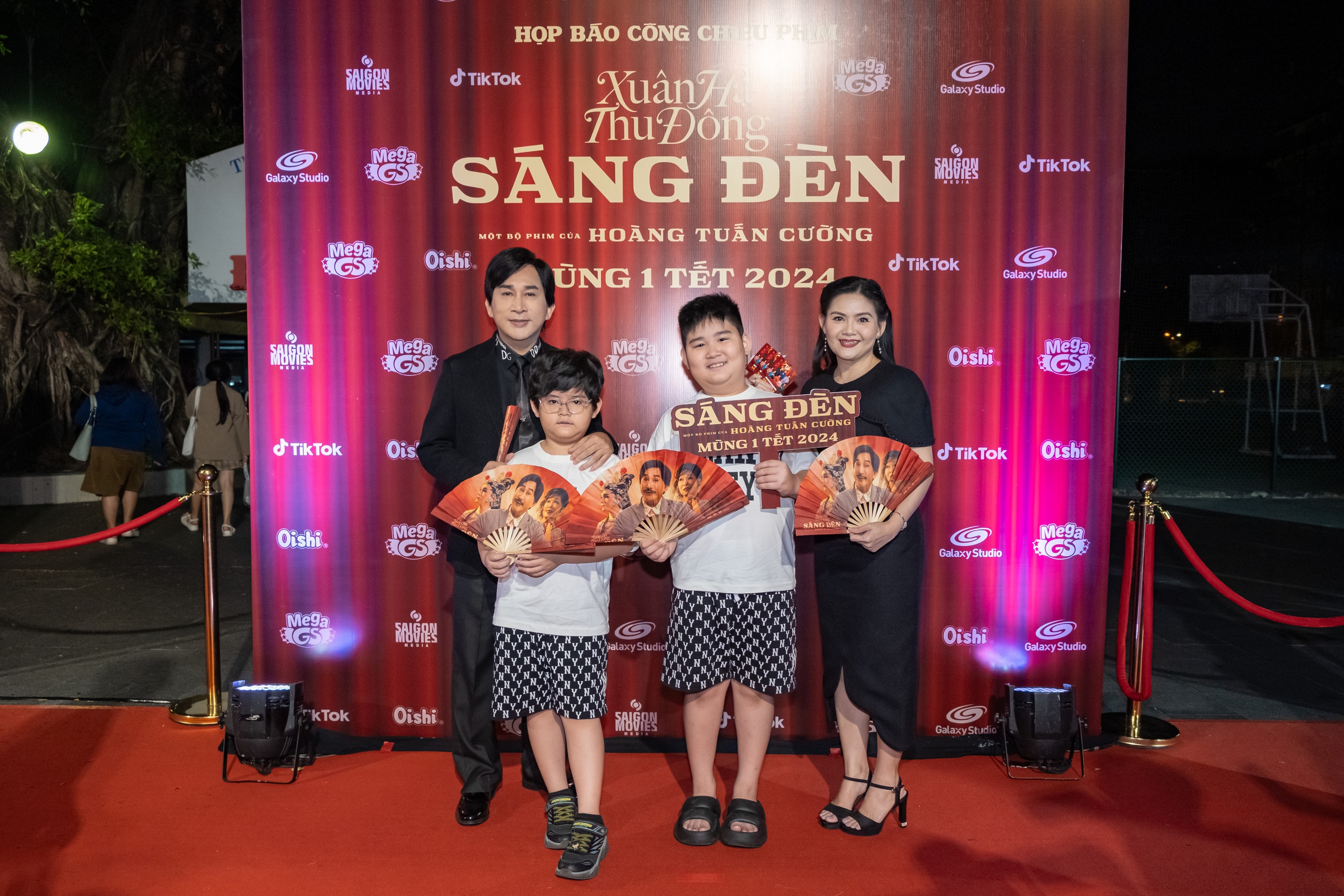 NSND Hồng Vân, NSƯT Hữu Châu, NSƯT Kim Tử Long… ra mắt phim Tết- Ảnh 9.