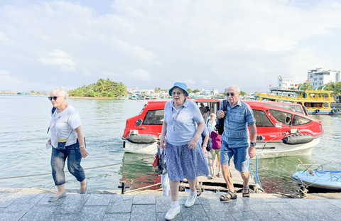Du khách quốc tế liên tục ghé thăm Phú Quốc bằng đường biển- Ảnh 2.