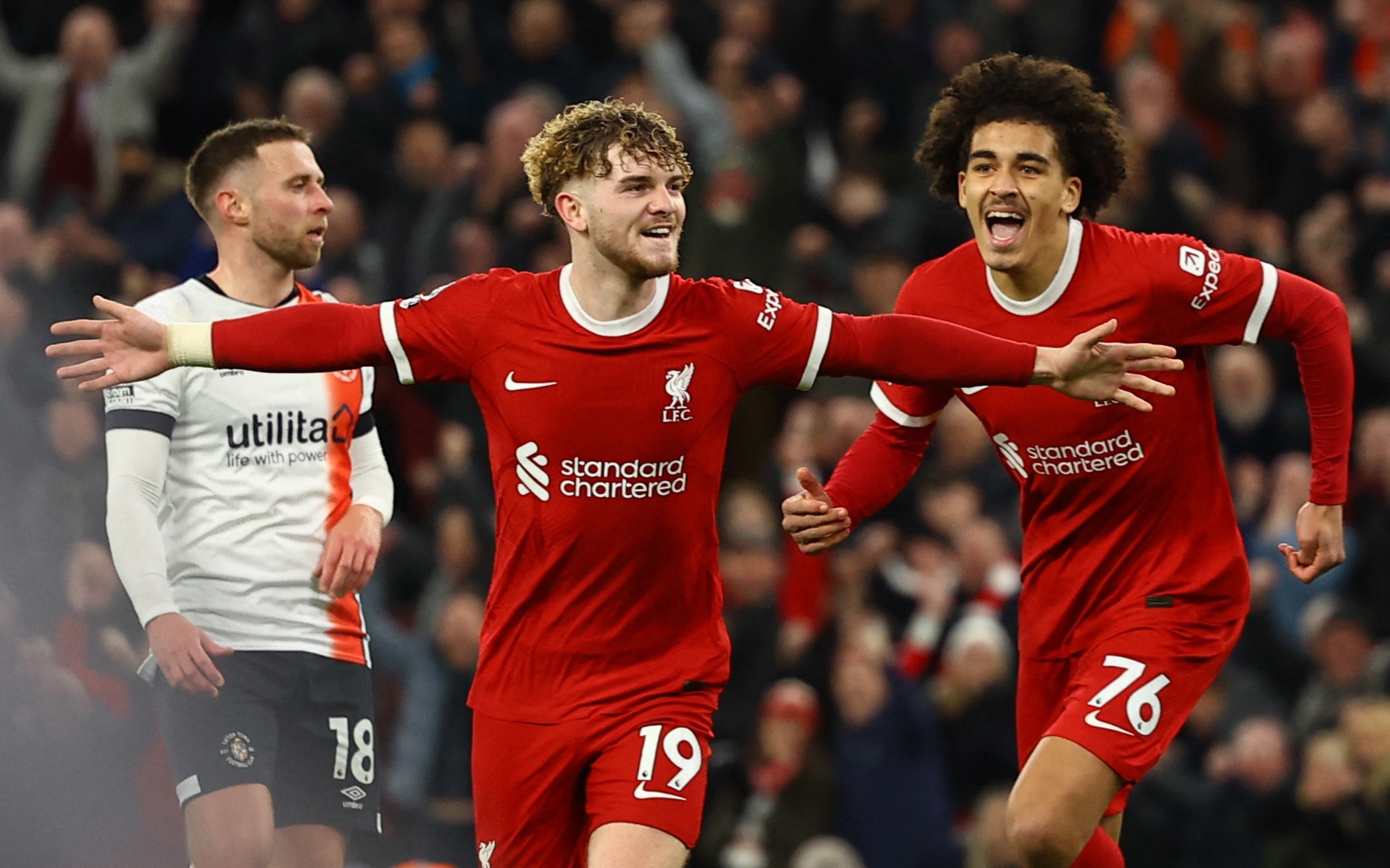 Ngược dòng siêu đỉnh, Liverpool vùi dập Luton Town ở Anfield