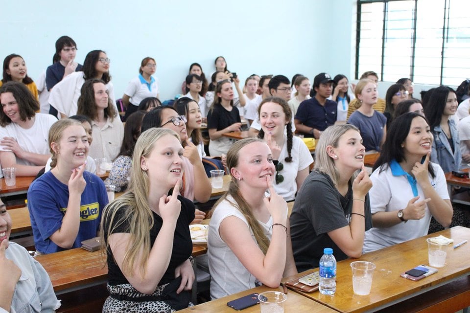 Chương trình đào tạo người nước ngoài dạy tiếng Anh tại Việt Nam: Sự cần thiết của việc lựa chọn cơ sở đào tạo- Ảnh 1.