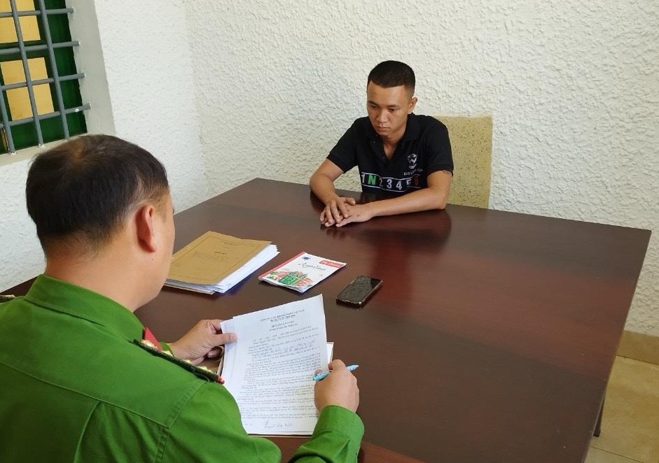 Tạm giữ thanh niên chuyên cho học sinh vay lãi nặng, đến 10.000%/năm- Ảnh 1.