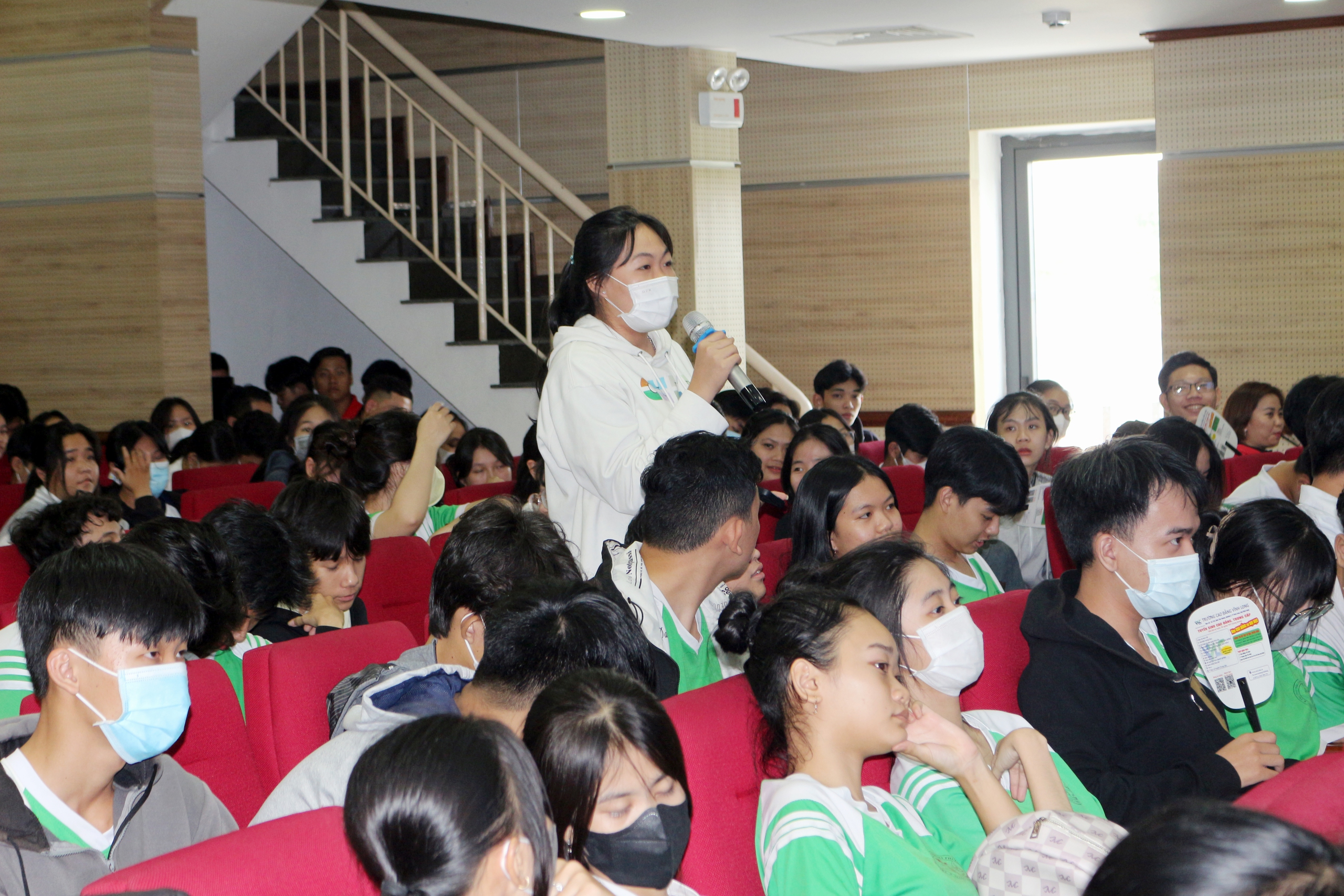Trường ĐH Cửu Long đón hơn 6.000 học sinh, thầy cô đến tư vấn tuyển sinh- Ảnh 5.