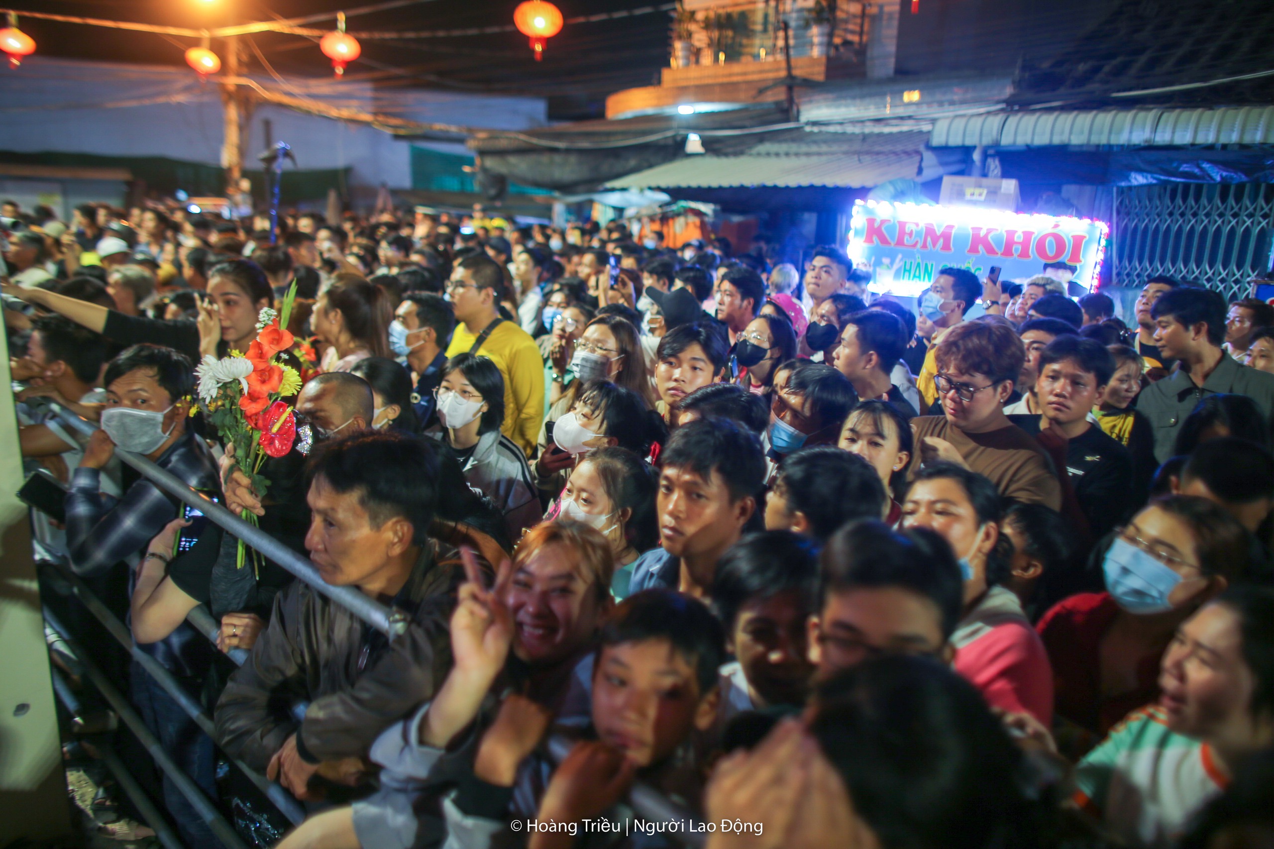 Hàng ngàn người tranh lộc trong đêm tại lễ hội Làm Chay- Ảnh 1.