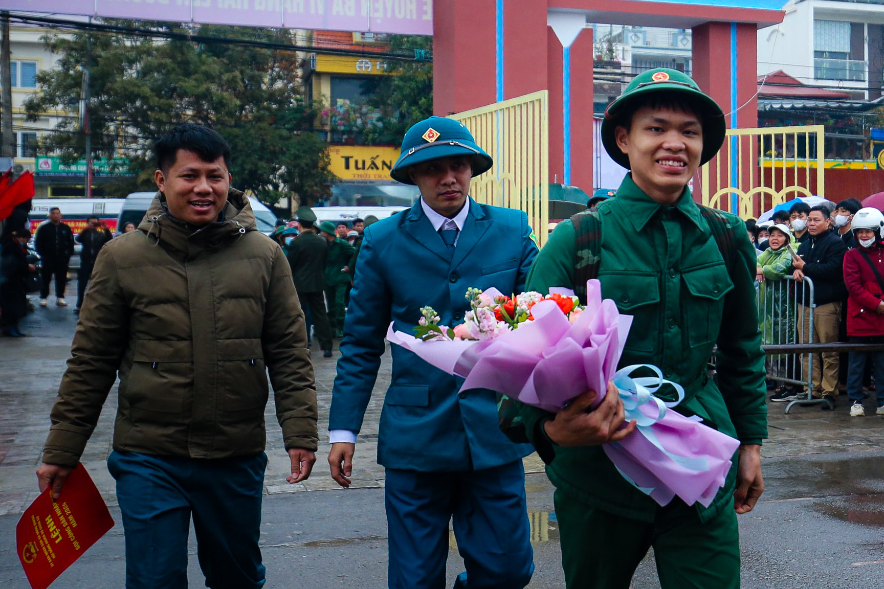 Gần 4.500 tân binh Thủ đô hào hứng lên đường nhập ngũ- Ảnh 4.