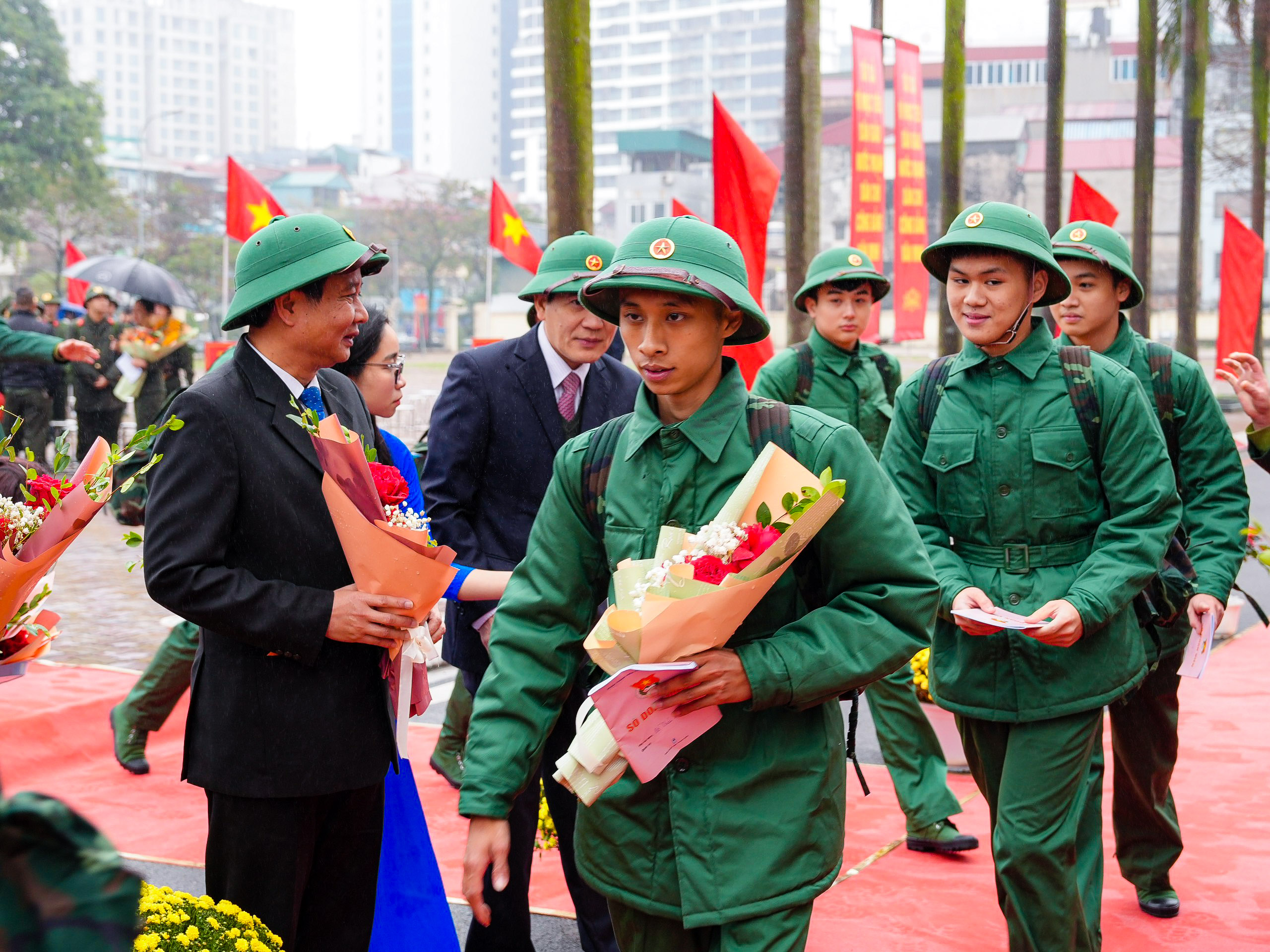 Gần 4.500 tân binh Thủ đô hào hứng lên đường nhập ngũ- Ảnh 10.