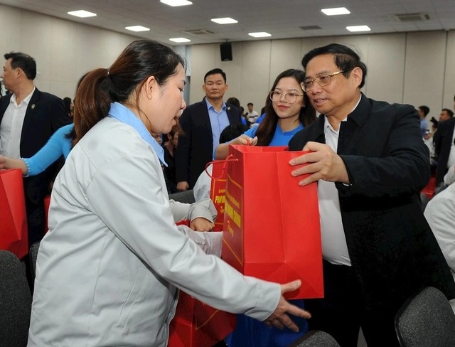 Thủ tướng Phạm Minh Chính tặng quà Tết tới công nhân, người lao động tại Hải Dương dịp Tết Nguyên đán Giáp Thìn 2024