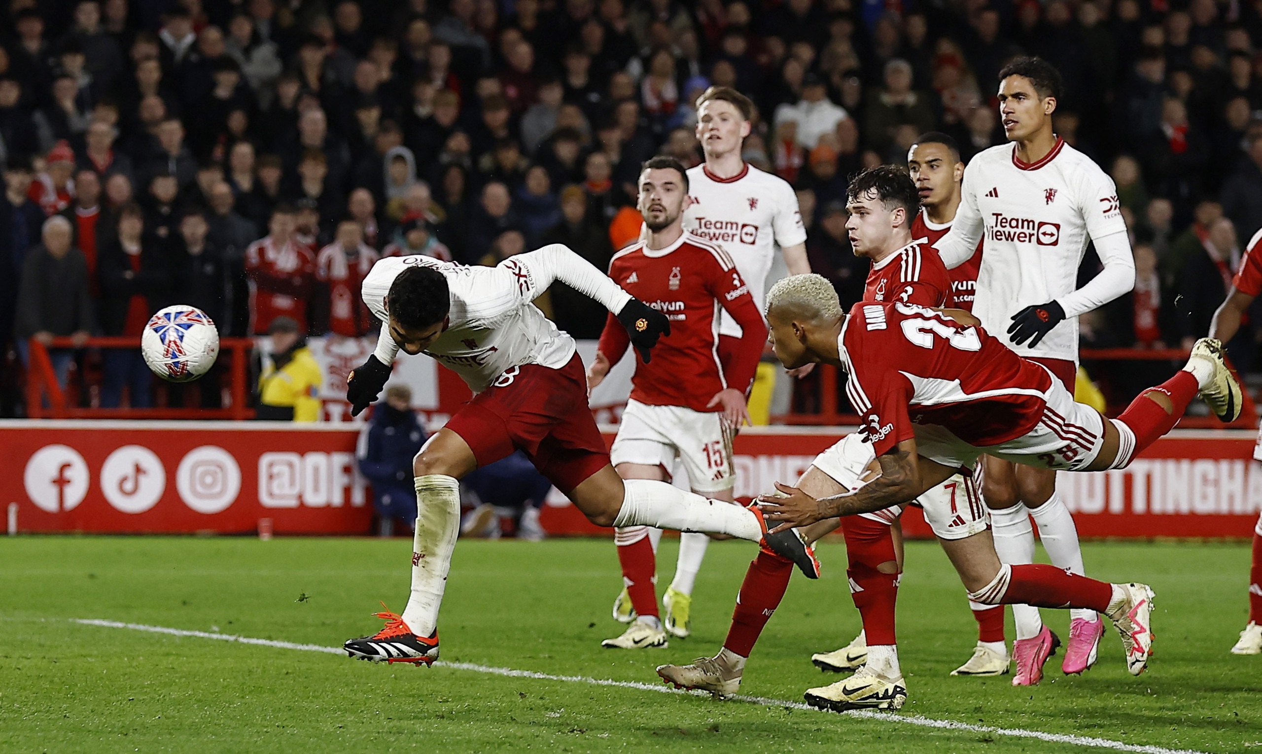 Ghi bàn phút 89, Man United chật vật hạ Nottingham Forest