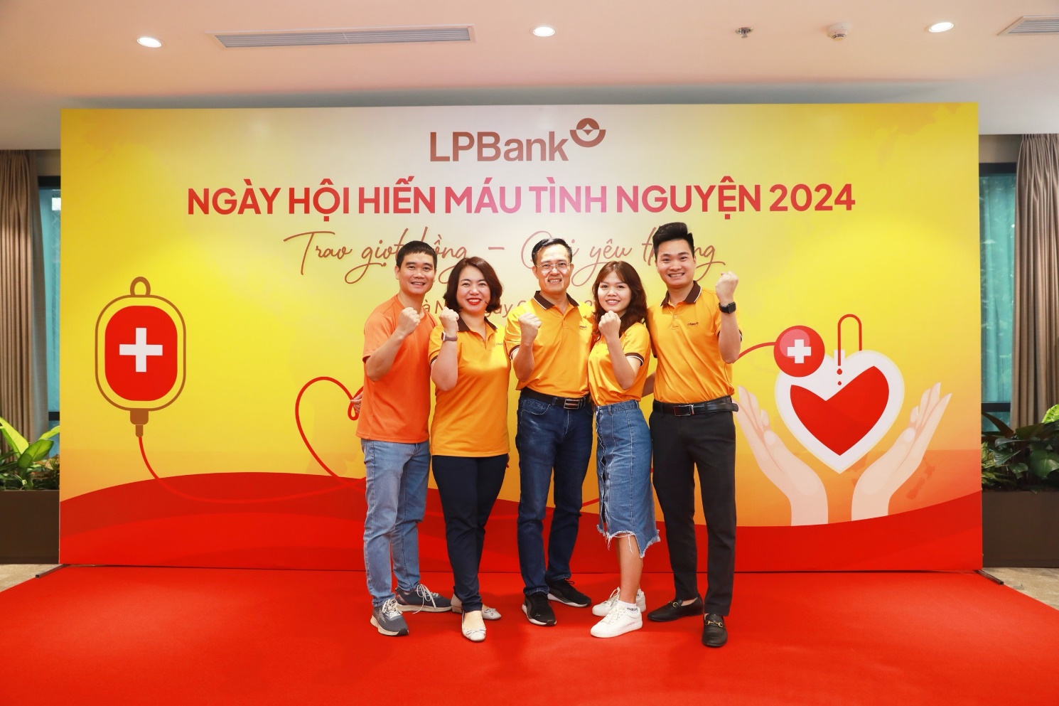 LPBank tổ chức ngày hội hiến máu tình nguyện 2024 “Trao giọt hồng - Gửi yêu thương”- Ảnh 1.