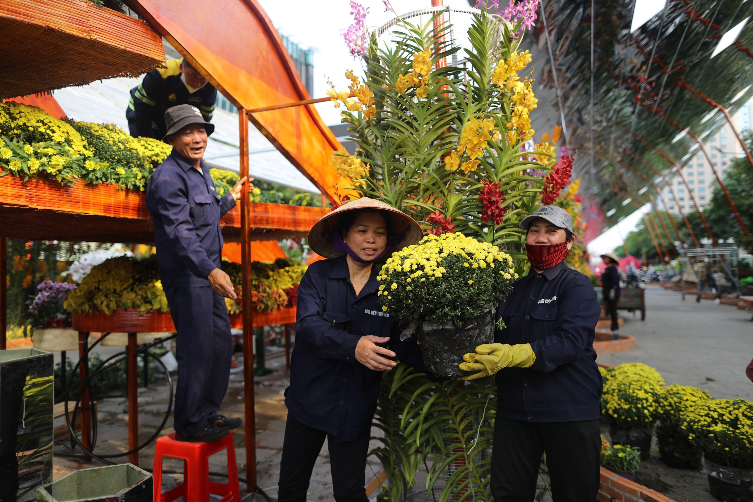 Cận cảnh đường hoa Nguyễn Huệ trước giờ khai mạc- Ảnh 10.