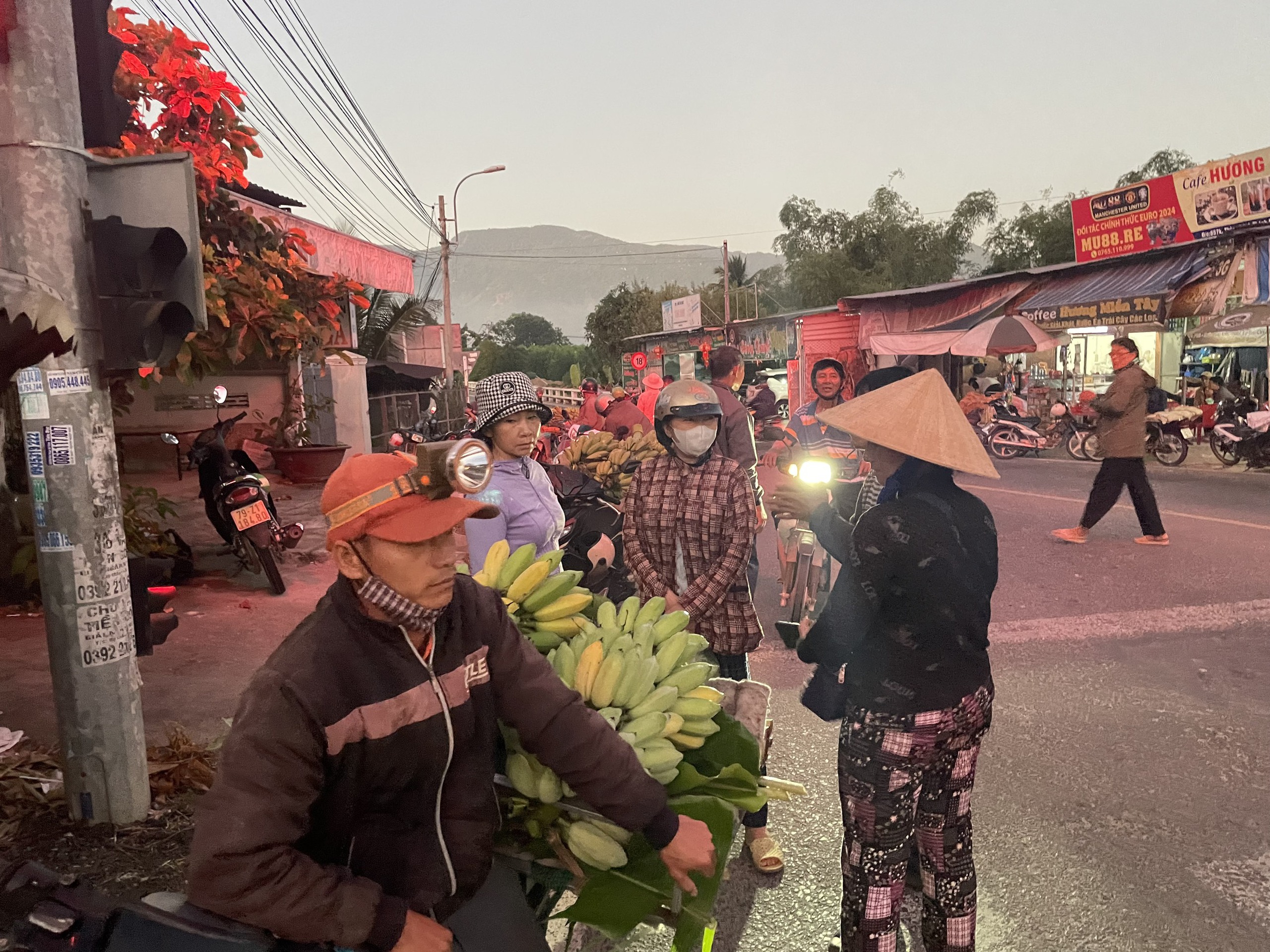 Độc đáo chợ chuối Suối Cát - Cam Lâm- Ảnh 1.
