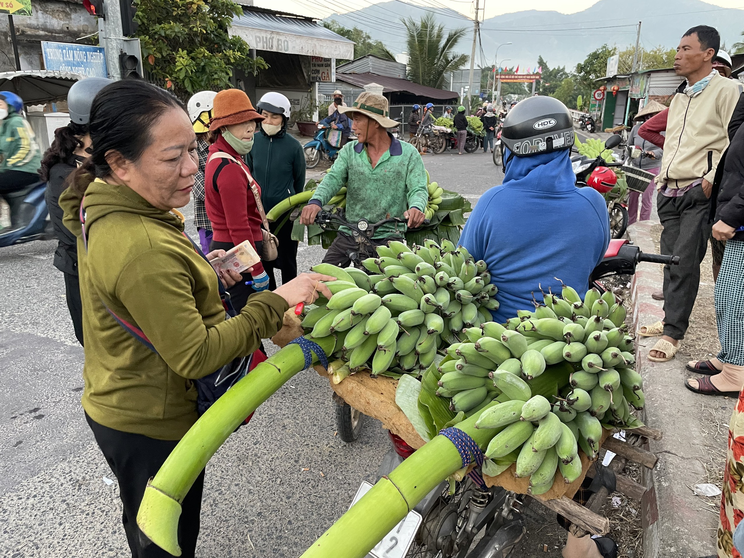 Độc đáo chợ chuối Suối Cát - Cam Lâm- Ảnh 3.