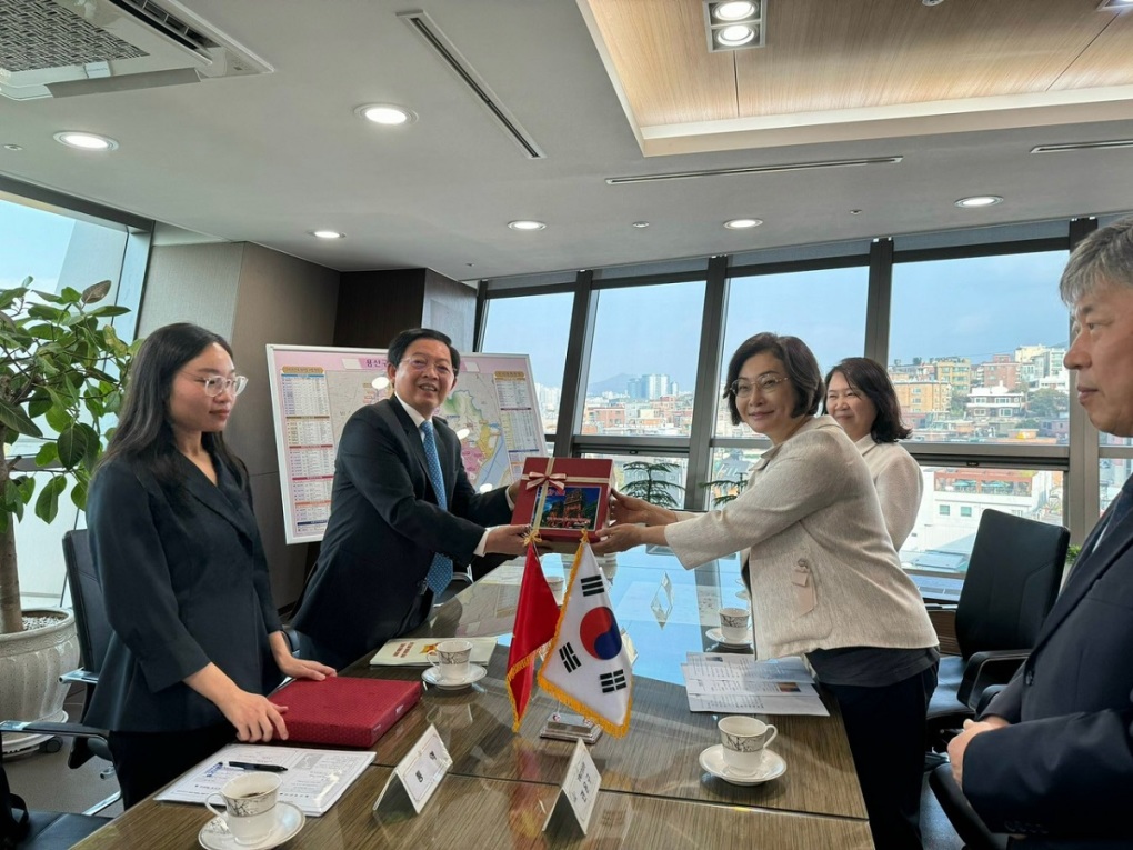 Bình Định: Bay khắp thế giới “gõ cửa” nhà đầu tư- Ảnh 3.