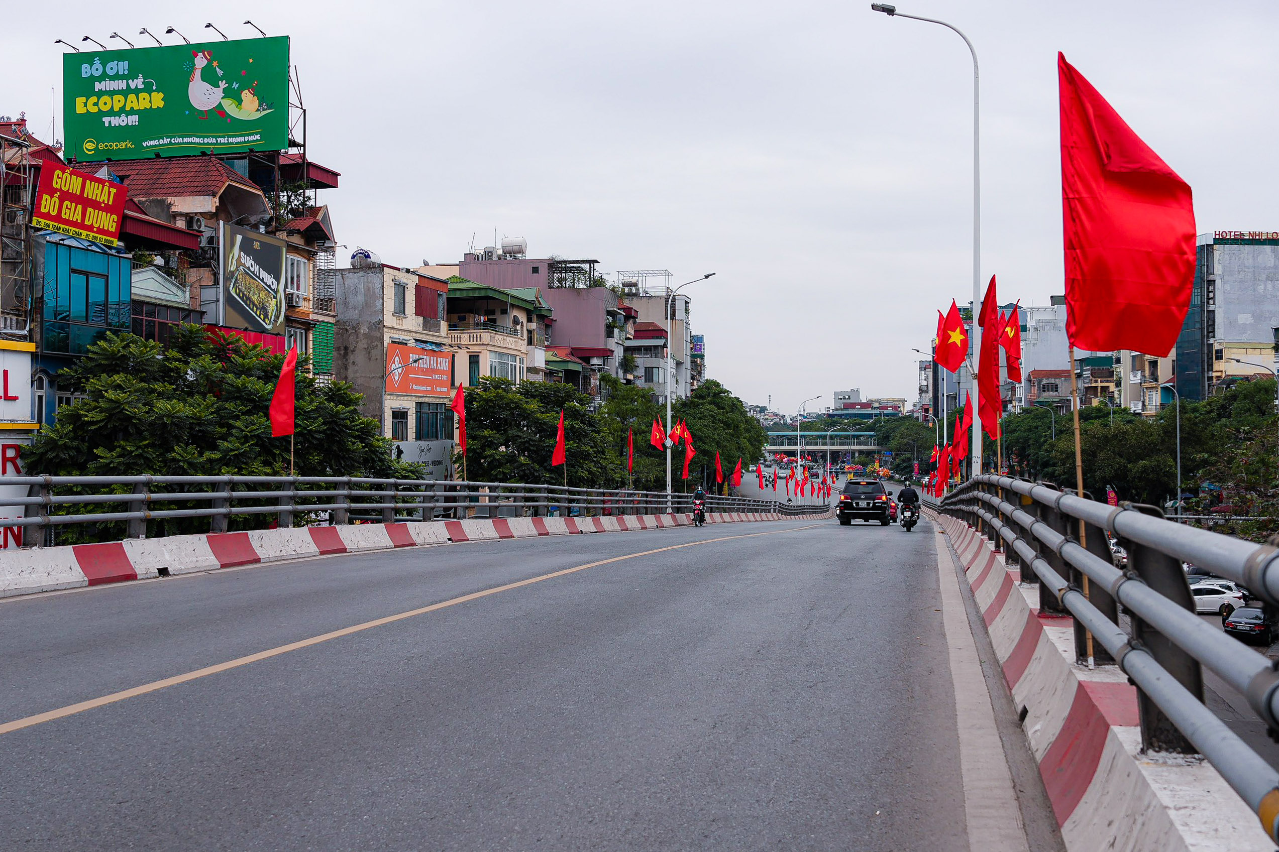 Người Hà Nội thảnh thơi tận hưởng không khí bình yên, uống cà phê ngày 30 Tết- Ảnh 2. Người Hà Nội thảnh thơi tận hưởng không khí bình yên, uống cà phê ngày 30 Tết- Ảnh 2.