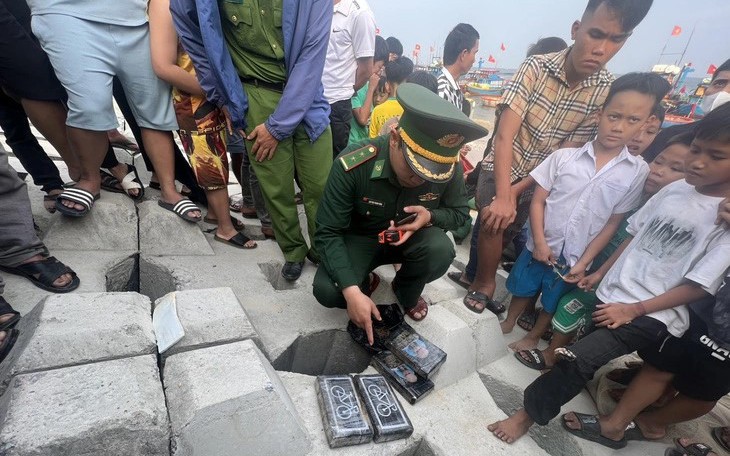 Lại phát hiện thêm 4kg ma túy dạt vào bờ biển Quảng Ngãi