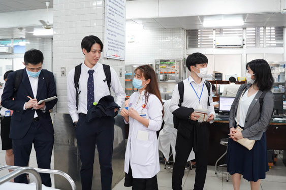 Đoàn Nhật Bản tham quan hoạt động khám chữa bệnh  tại Bệnh viện Chợ Rẫy
