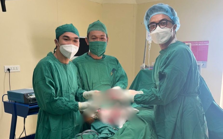 "Gãy súng” vì bắt chước phim 18+ - Ảnh 2.