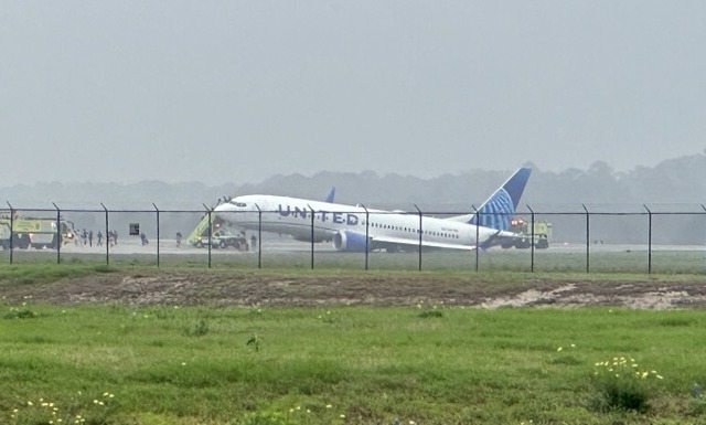 Máy bay Boeing của hãng United Airlines lại gặp sự cố- Ảnh 1.