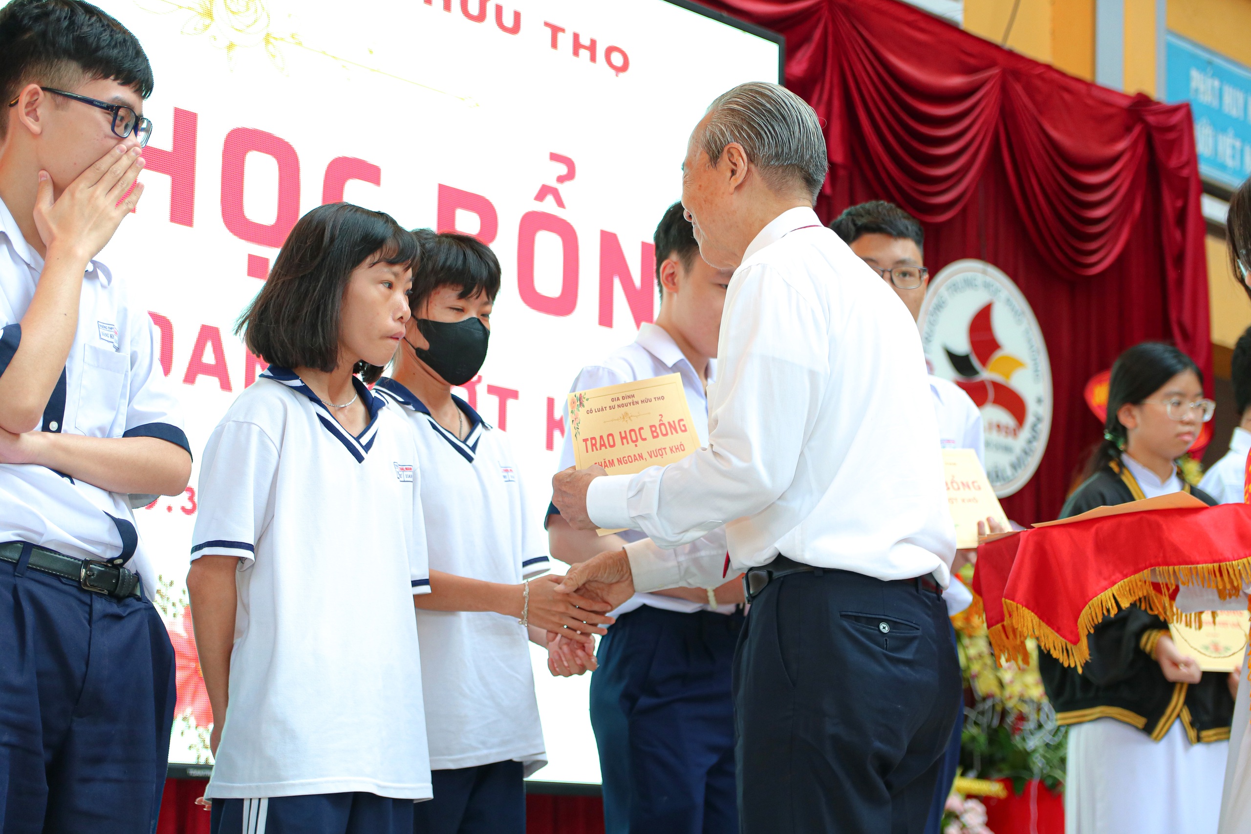 ٹین لو مین اسکول کے روایتی دن پر طلباء کی کئی نسلیں جمع ہوئیں - تصویر 3۔ Nhiều thế hệ học sinh tề tựu trong ngày truyền thống Trường Ten Lơ Man- Ảnh 3.