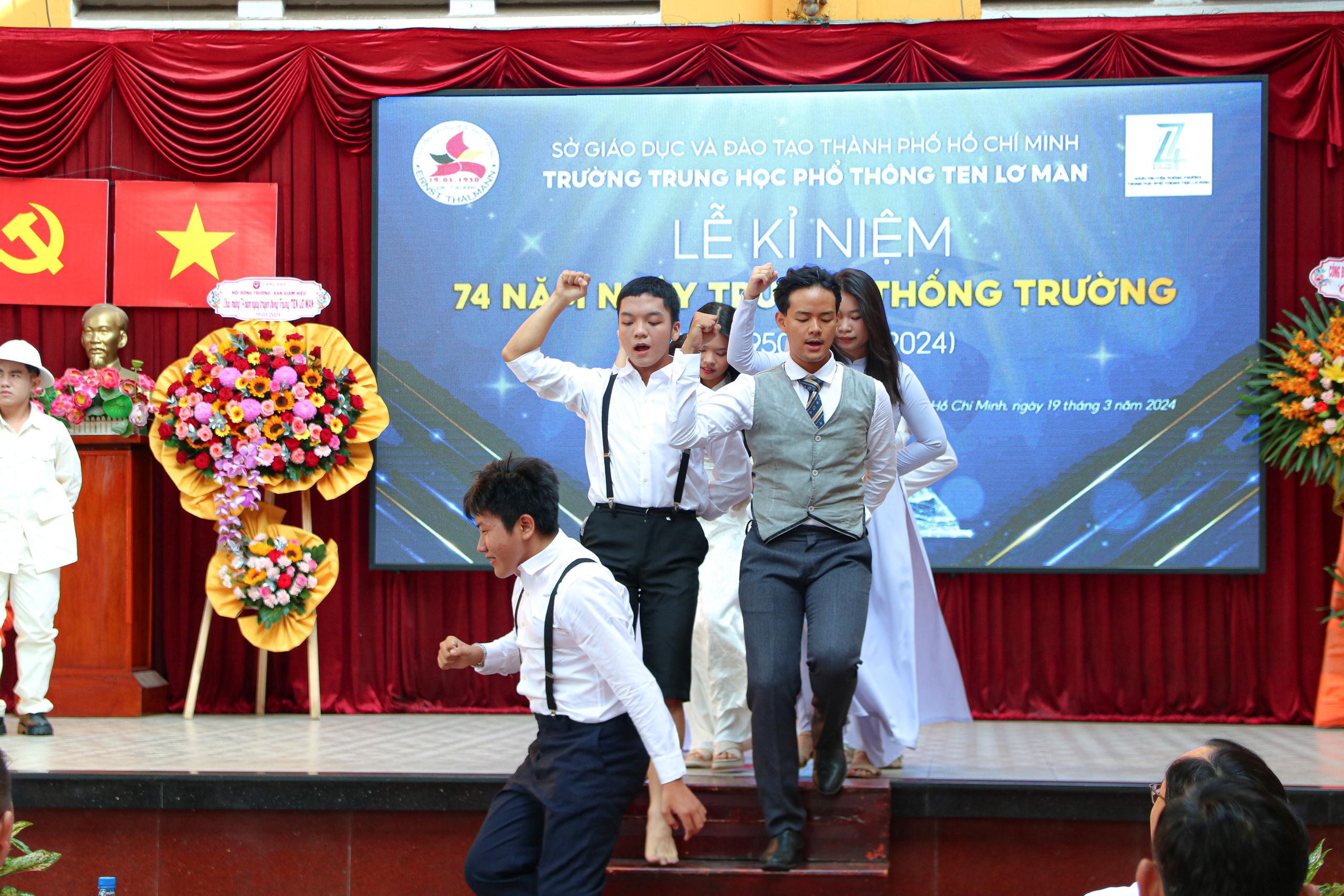 ٹین لو مین اسکول کے روایتی دن پر طلباء کی کئی نسلیں جمع ہوئیں - تصویر 2۔ Nhiều thế hệ học sinh tề tựu trong ngày truyền thống Trường Ten Lơ Man- Ảnh 2.