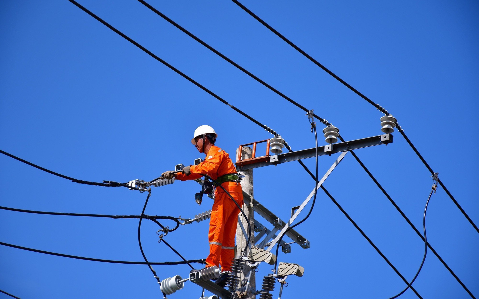 Ngành điện miền Nam kêu gọi khách hàng tiết kiệm điện mùa nắng nóng