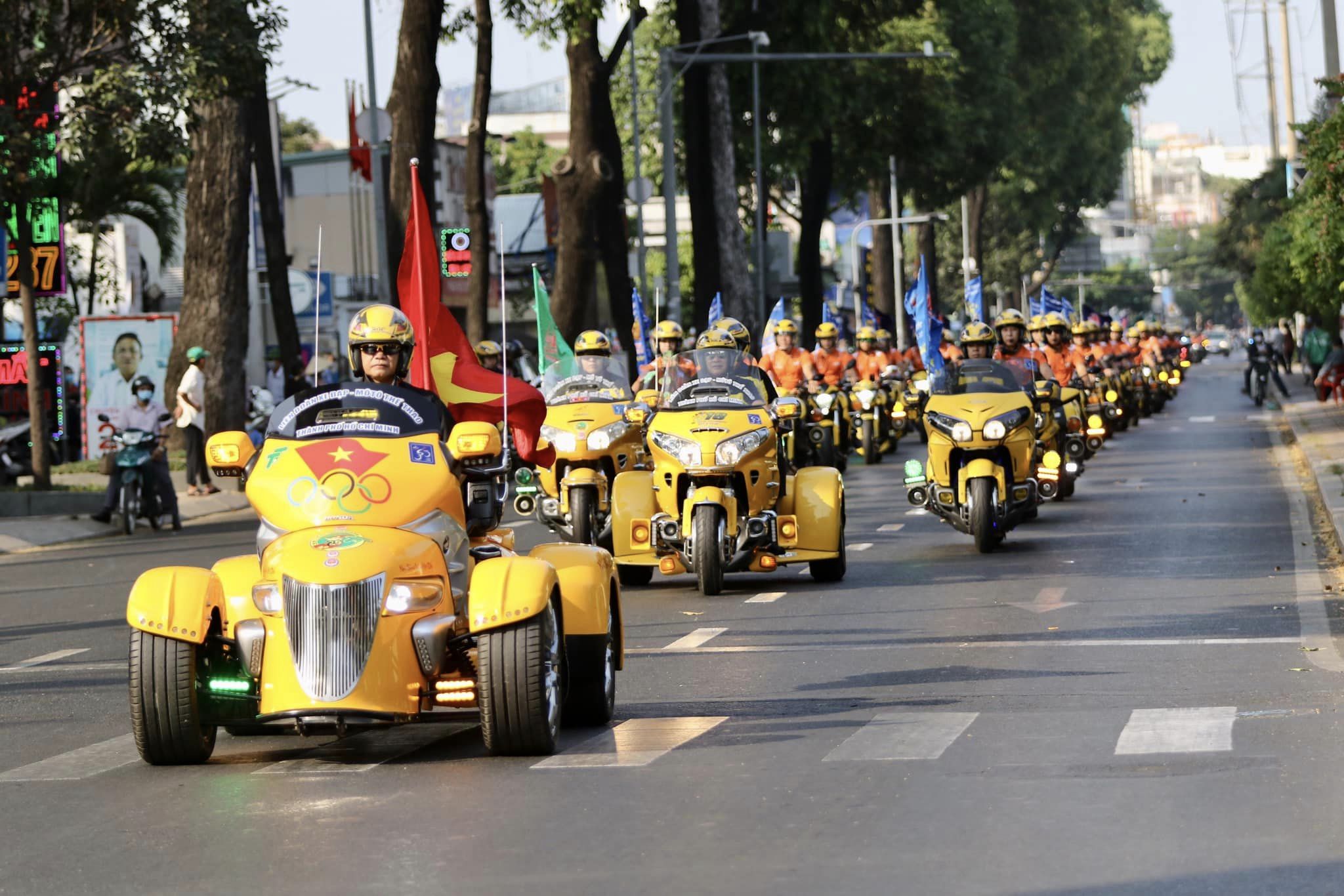 Cựu binh Điện Biên Phủ tặng huy hiệu 