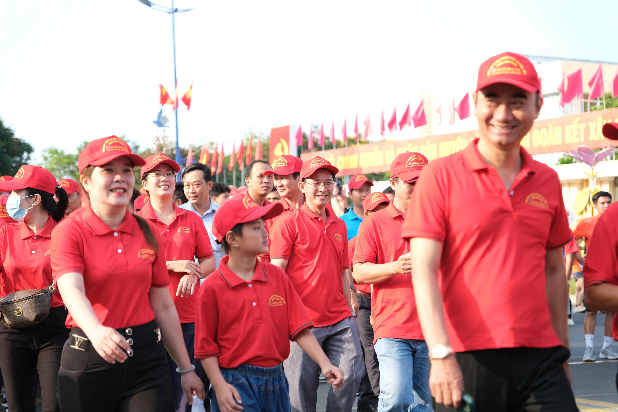 Huyện Bình Chánh: Hơn 2.500 VĐV tham gia ngày chạy Olympic vì sức khỏe toàn dân- Ảnh 3.