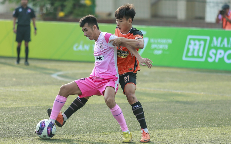 Doanh nh&acirc;n khao kh&aacute;t vực dậy b&oacute;ng đ&aacute; TP HCM - Ảnh 8.