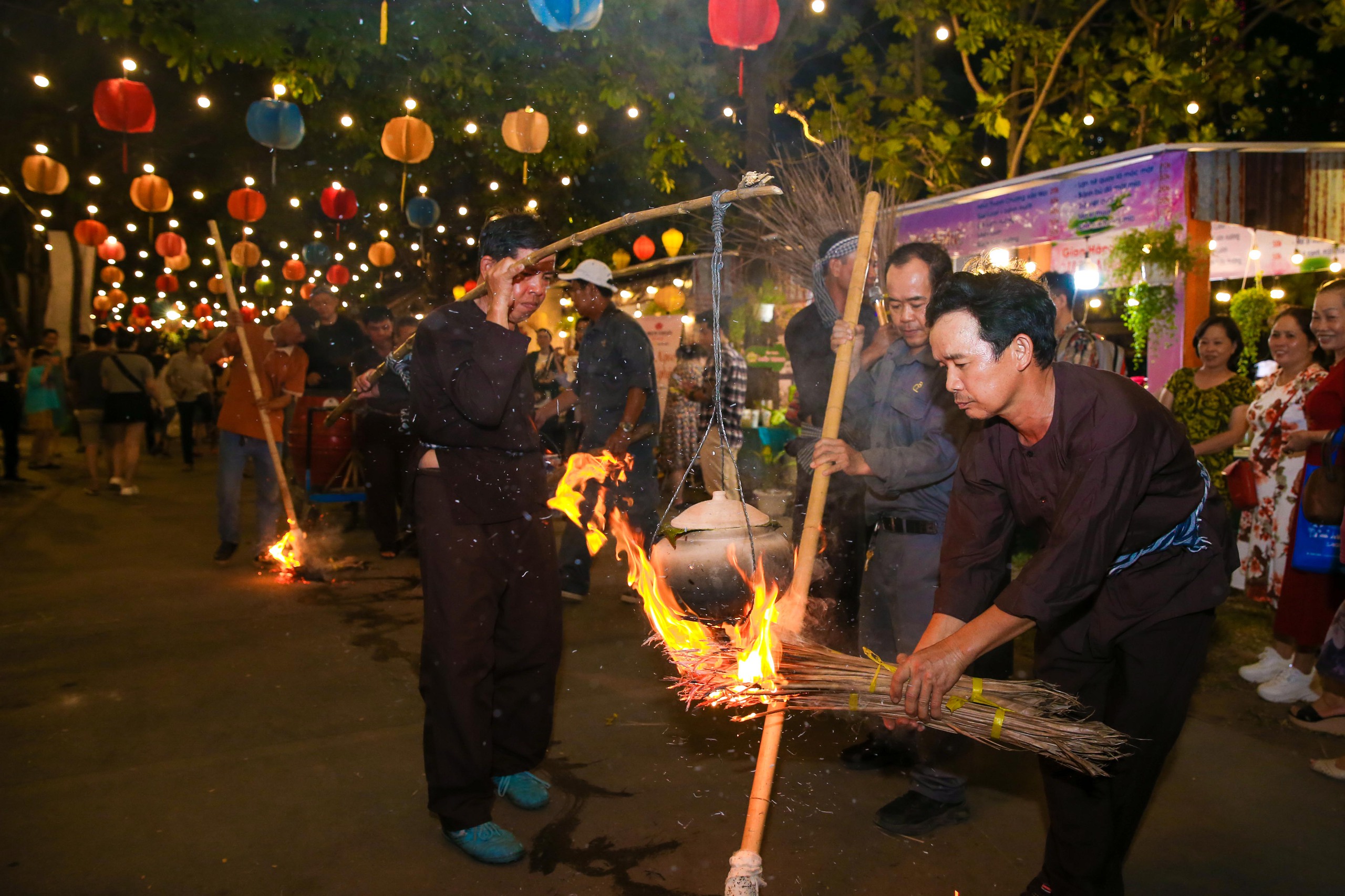 Độc đáo “vừa đi vừa nấu” tại Lễ hội Văn hóa Ẩm thực, Món ngon Saigontourist Group 2024- Ảnh 13.