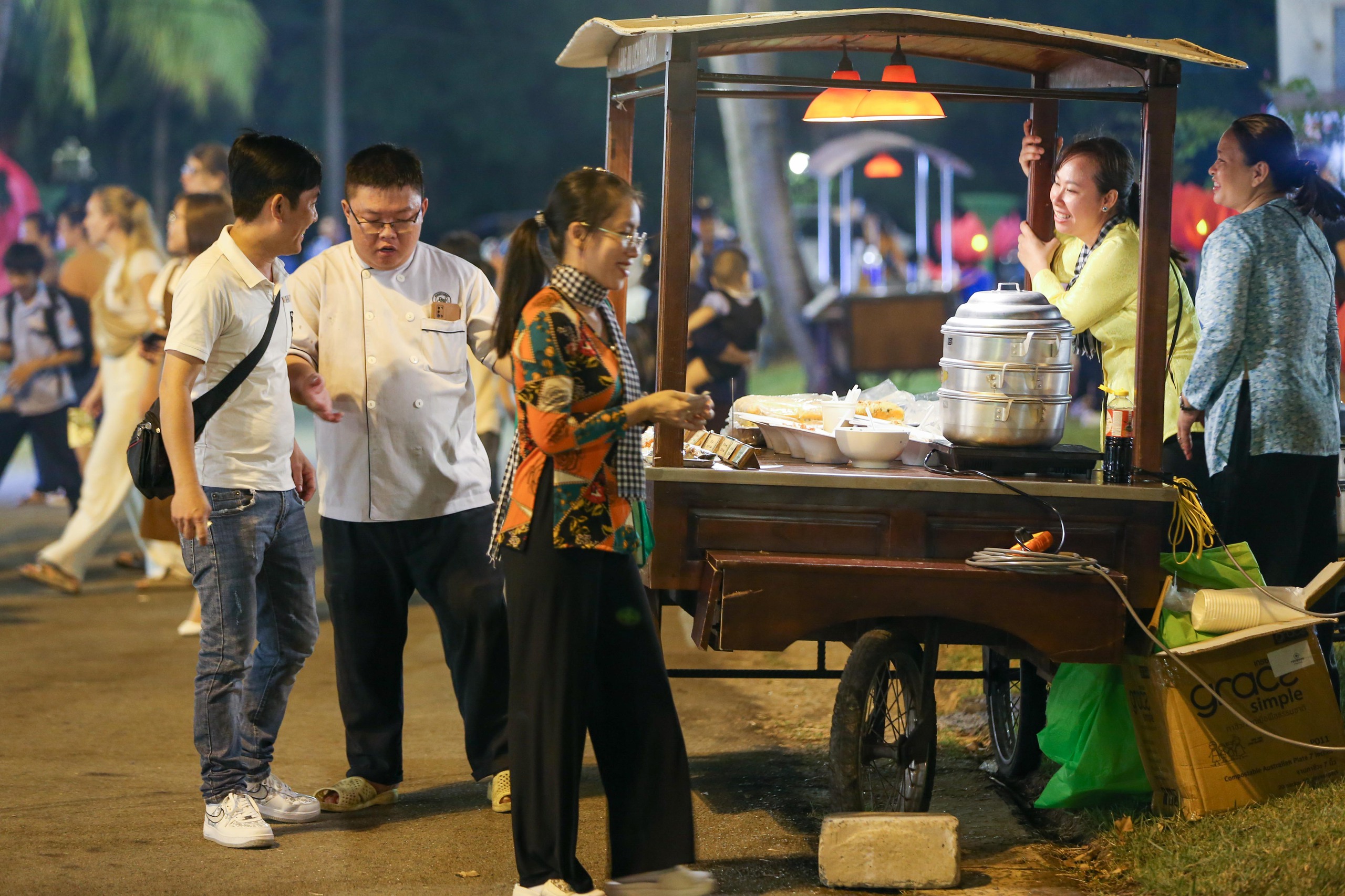 Độc đáo “vừa đi vừa nấu” tại Lễ hội Văn hóa Ẩm thực, Món ngon Saigontourist Group 2024- Ảnh 10.