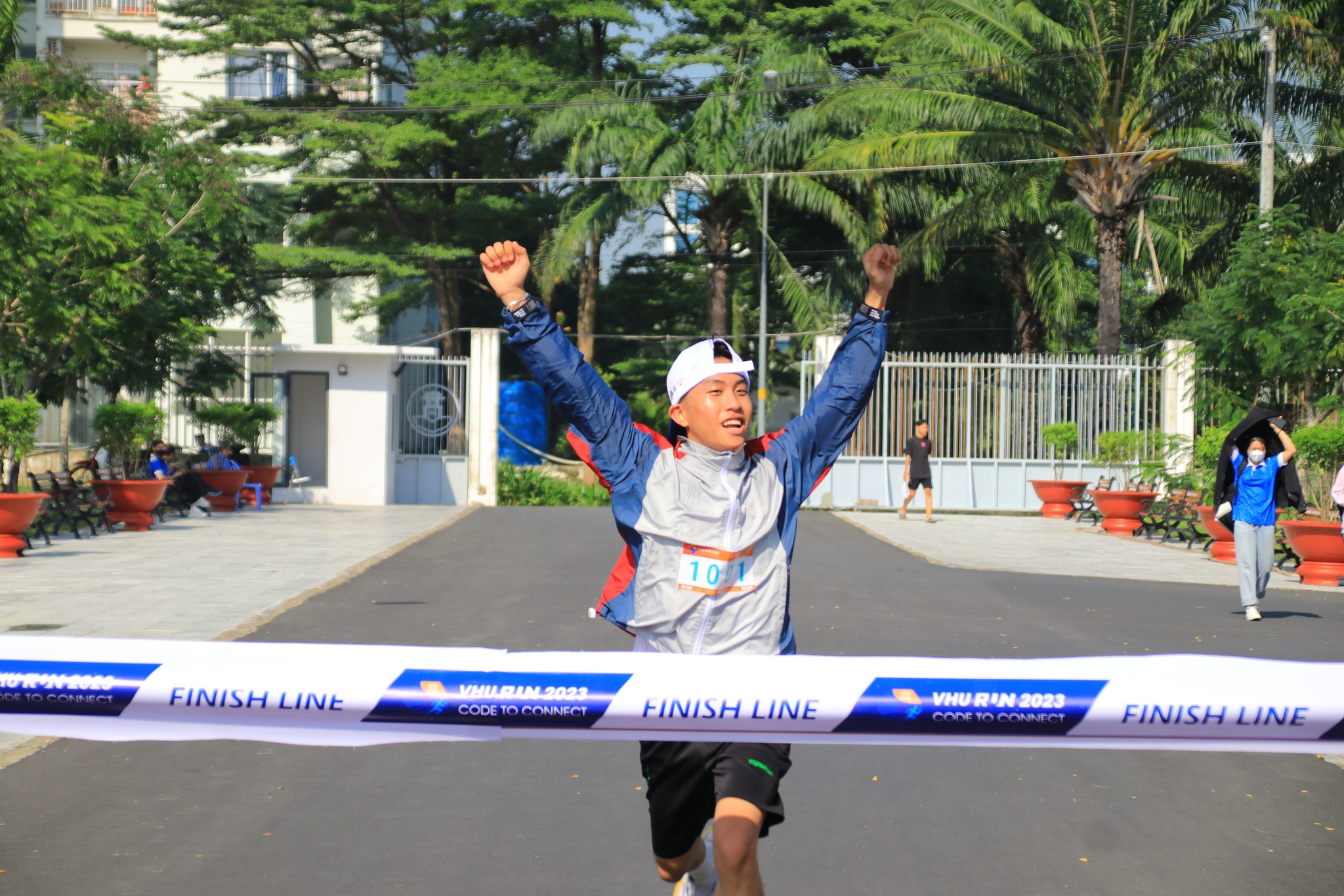 Trường Đại học Văn Hiến TP HCM: 150 thành viên tham gia giải half-marathon 
