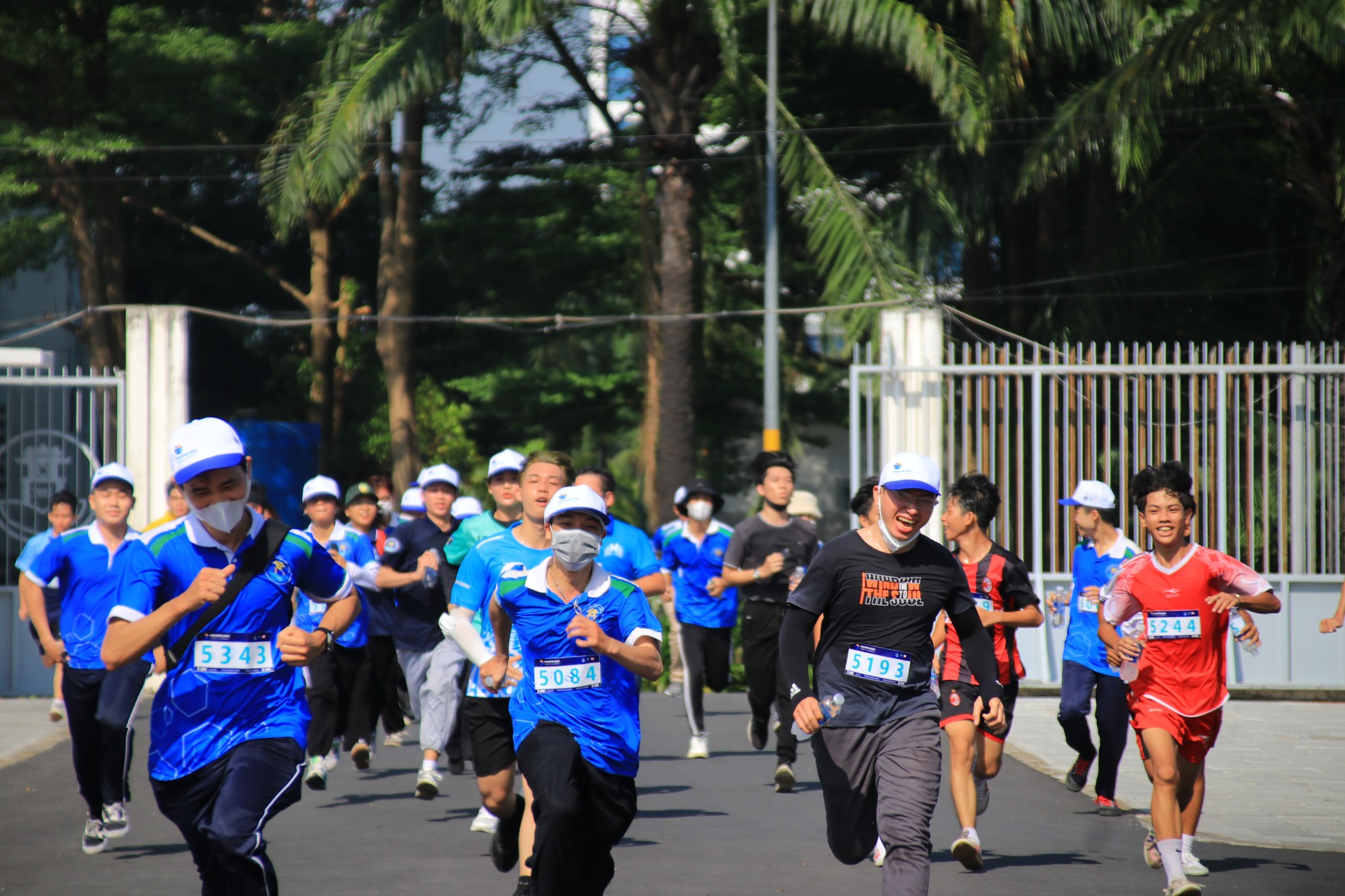 Trường Đại học Văn Hiến TP HCM: 150 thành viên tham gia giải half-marathon 