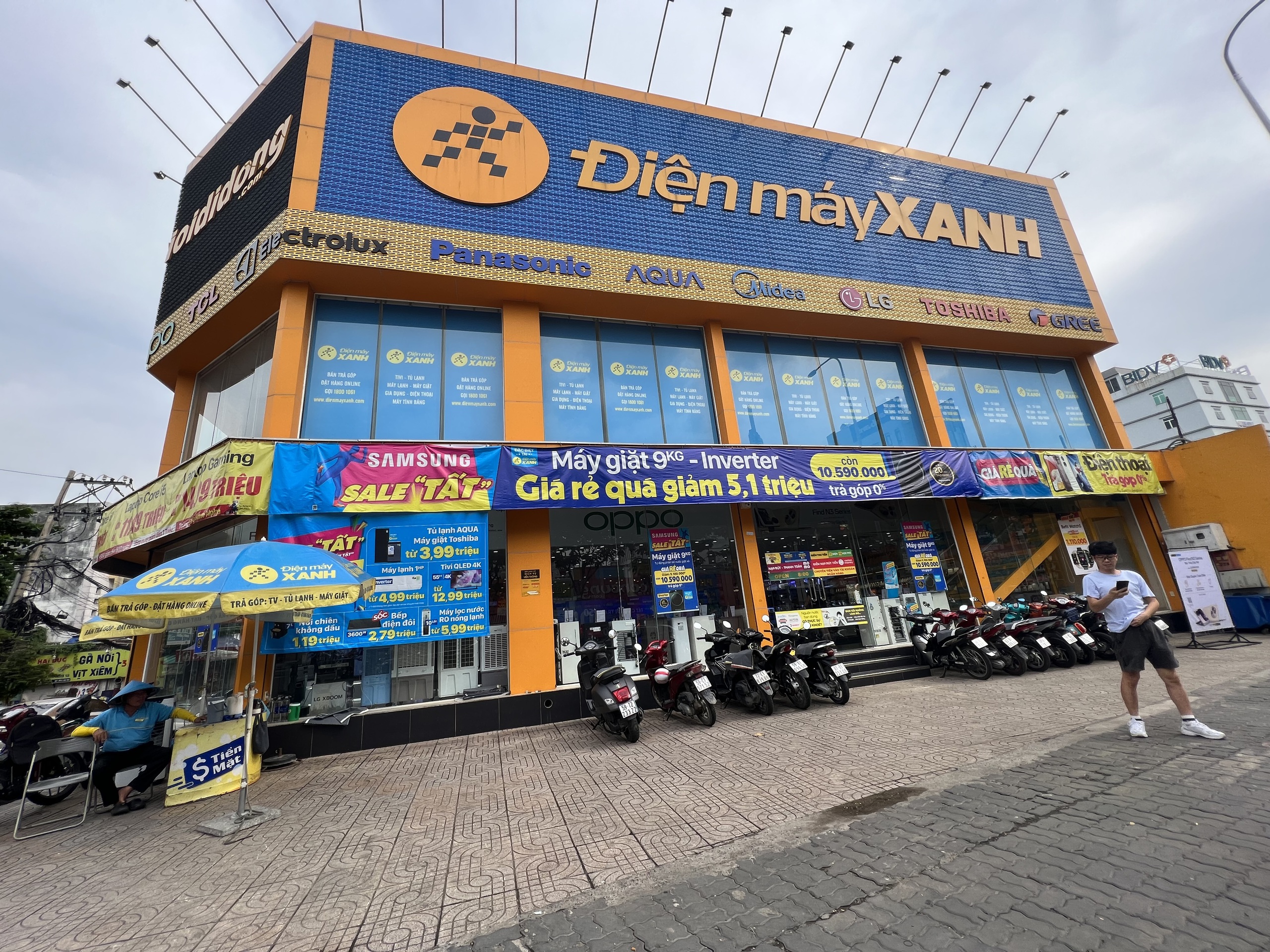 Thế Giới Di Động cắt giảm 10.000 nhân viên