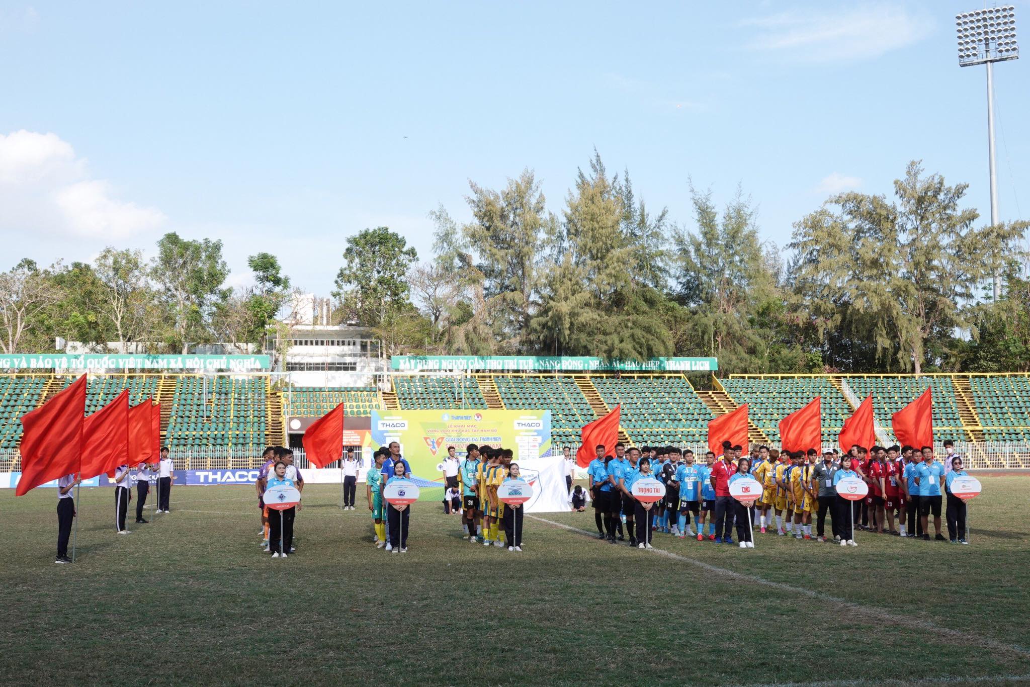 Sinh viên 6 trường đại học ở miền Tây tranh tài tại giải bóng đá lớn- Ảnh 3.