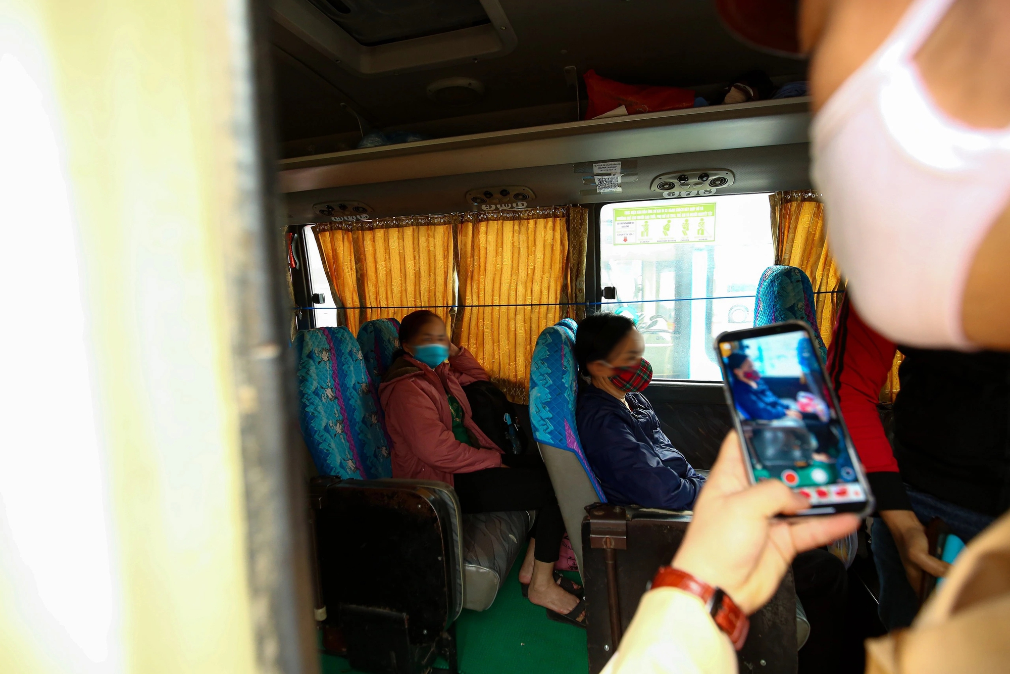 Công an Hà Nội mật phục xử lý xe khách đón trả khách sai quy định- Ảnh 9.