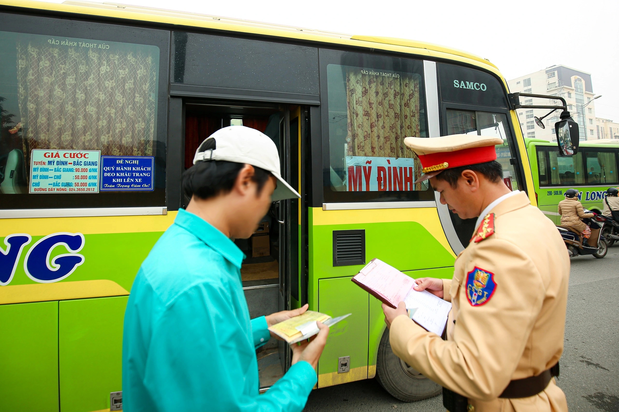 Công an Hà Nội mật phục xử lý xe khách đón trả khách sai quy định- Ảnh 7.