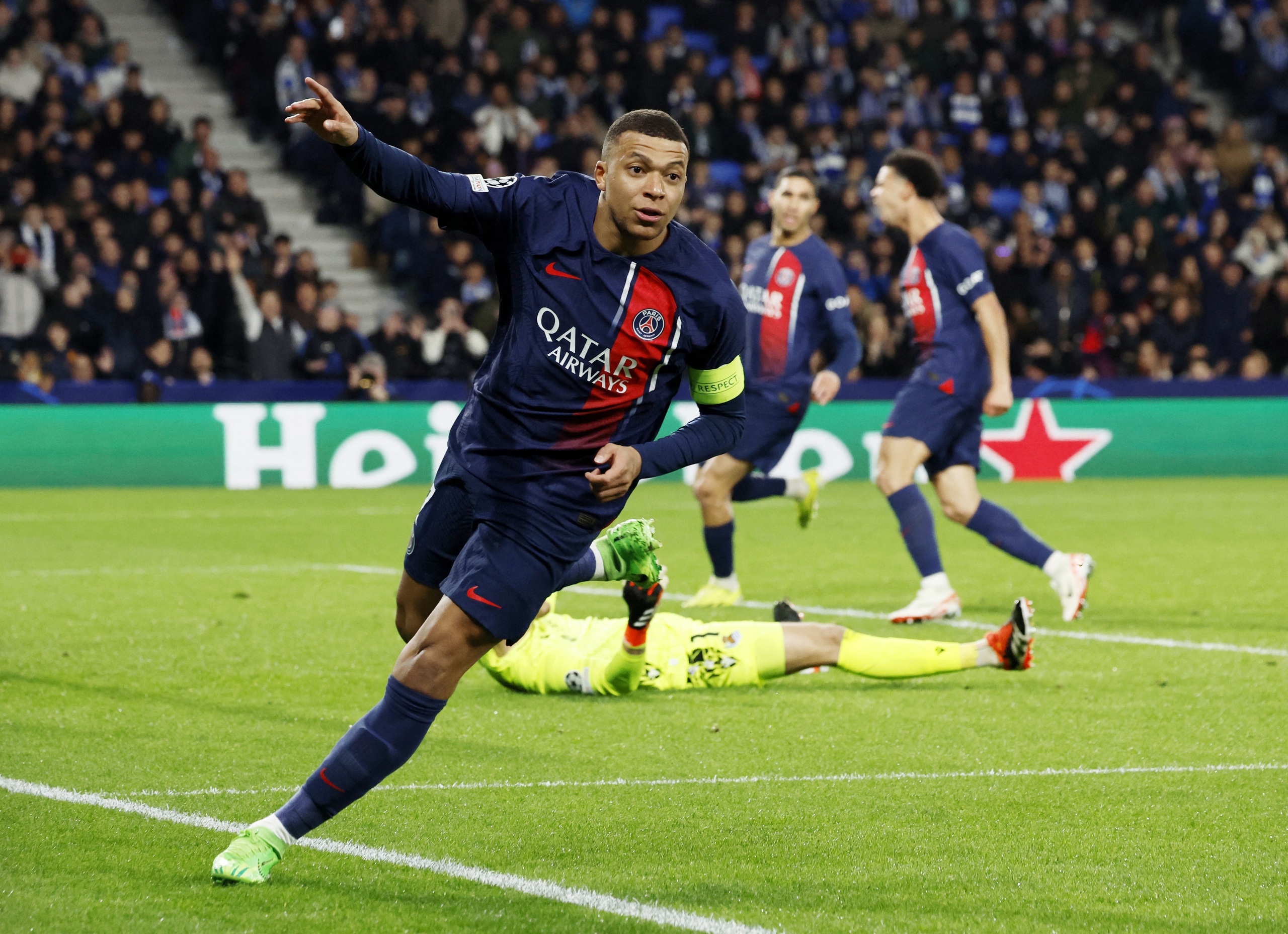 Vừa Rời Psg Kylian Mbappé Tố Cáo đội Bóng Cũ