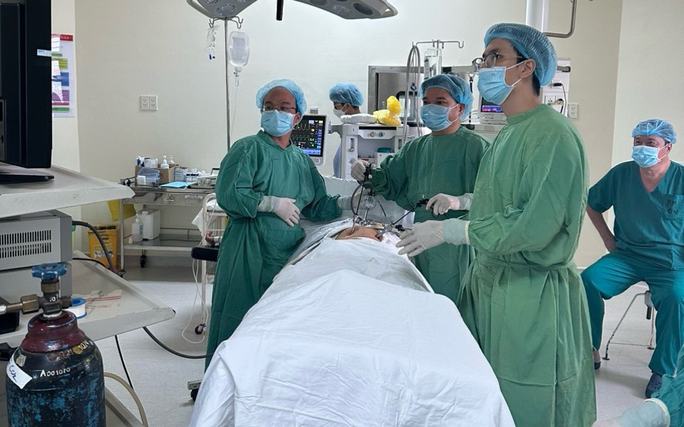 Ca cấp cứu hy hữu ở TP HCM: Khối u buồng trứng vỡ, ổ bụng đầy tóc và răng - Ảnh 2.